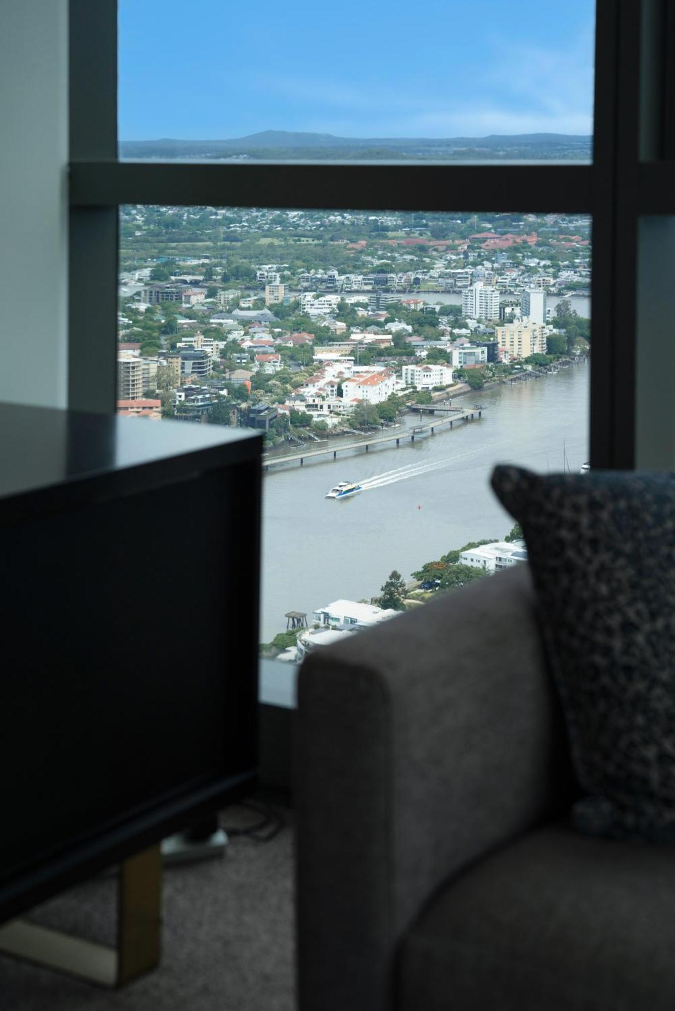 Dreamy Skyline Views-pool Sauna Gym-meriton Soleil Apartment Brisbane