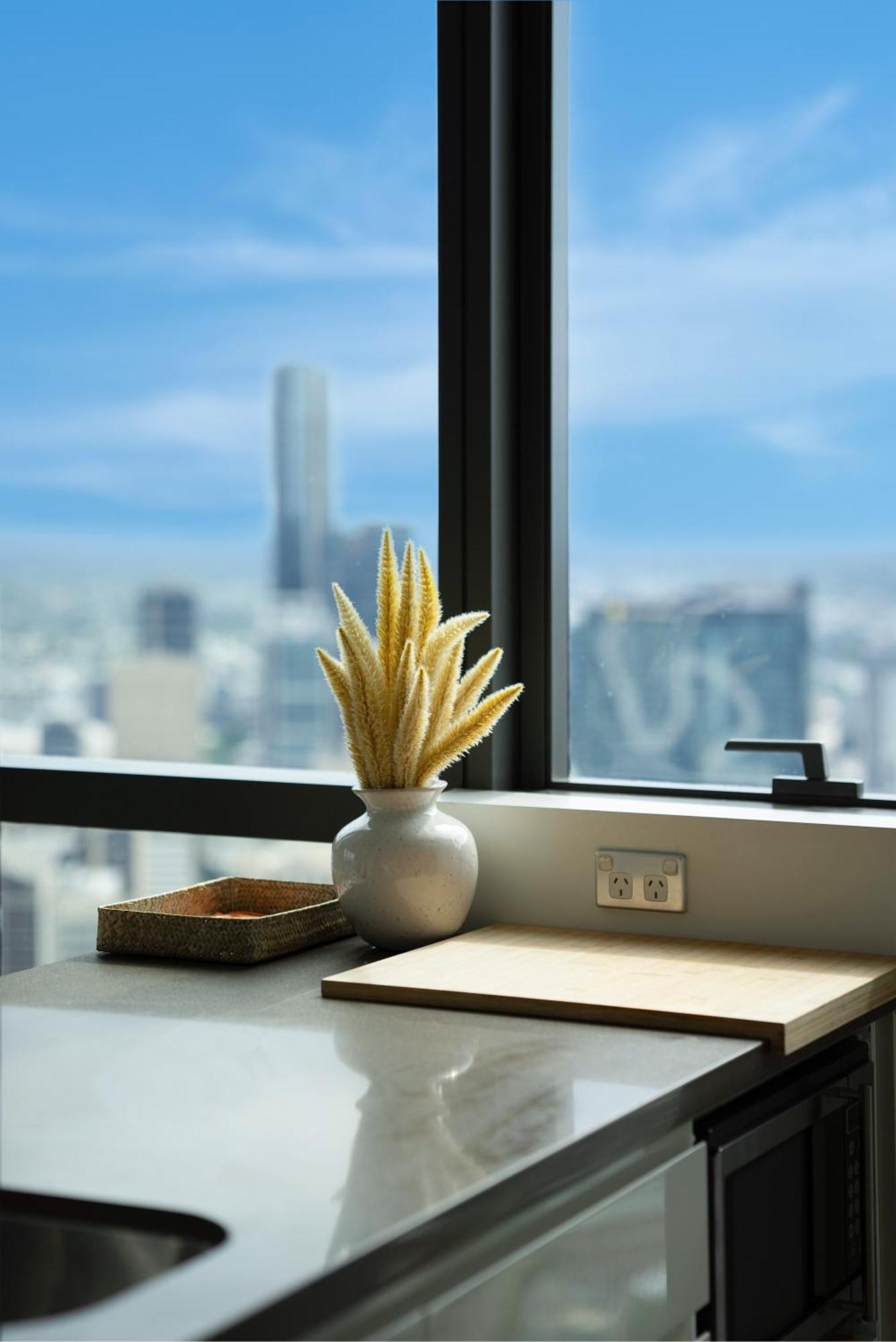 Dreamy Skyline Views-pool Sauna Gym-meriton Soleil