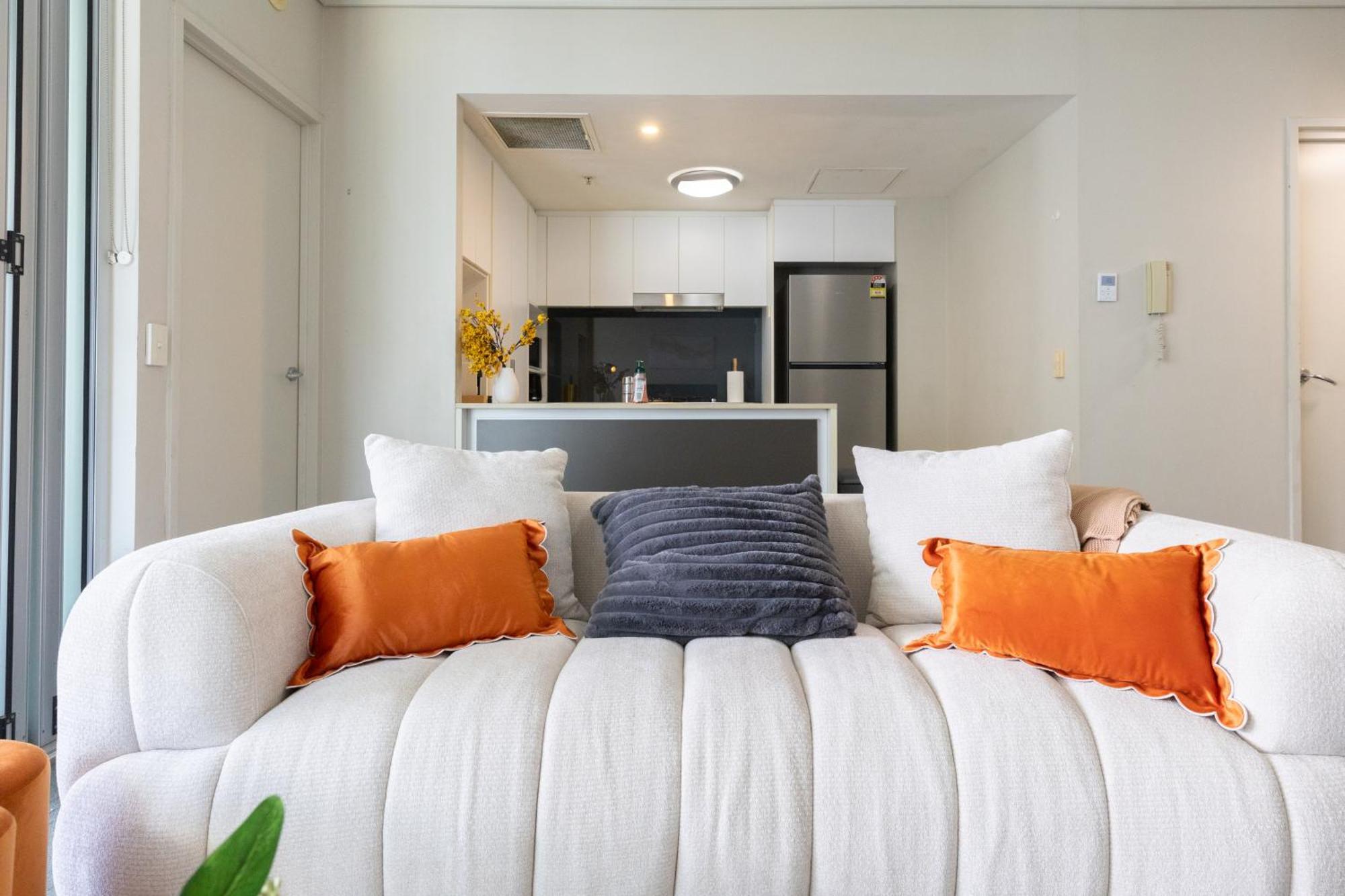 Apartment Oaks Gorgeous 2br With Pool, Parking, Gym *