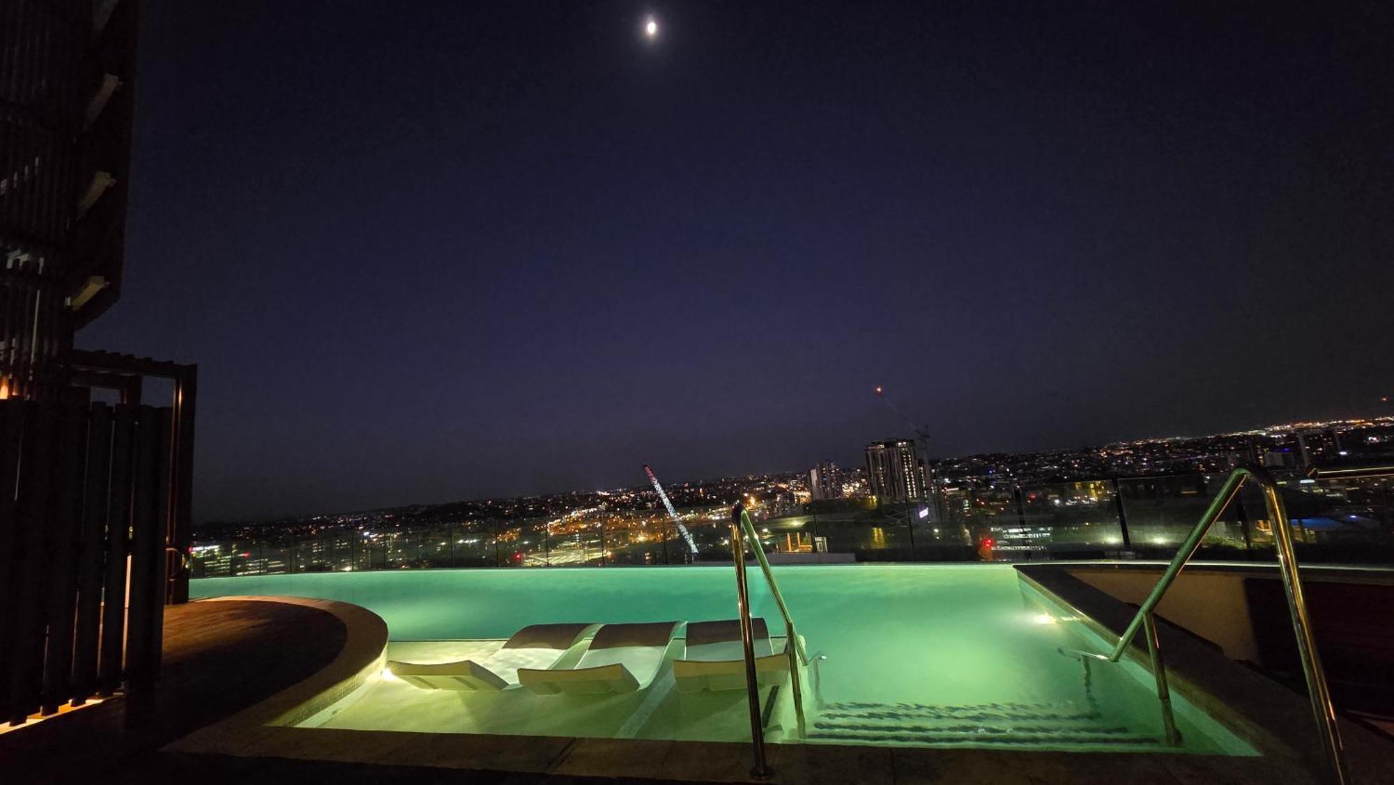 Fv 1br With Rooftop Pool Apartment