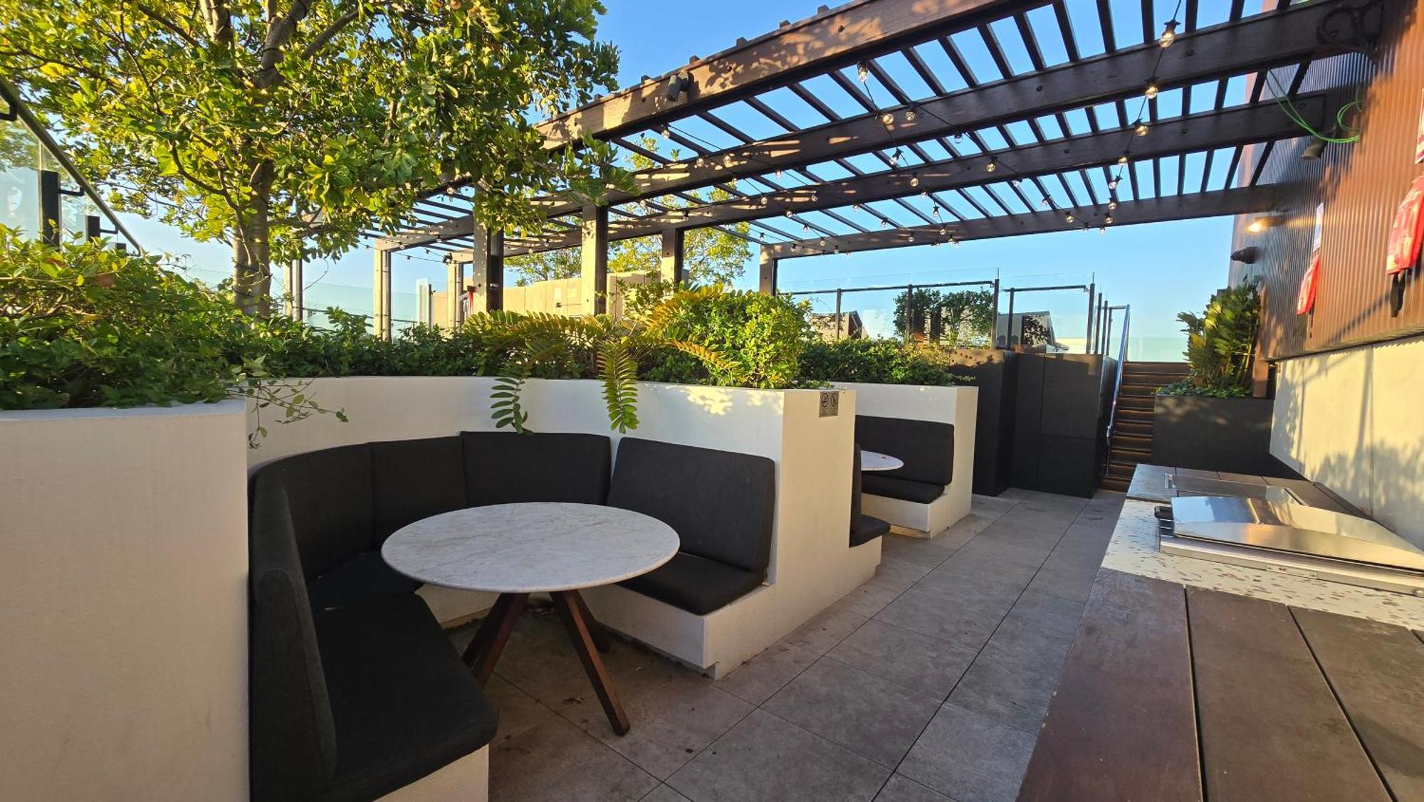 Fv 1br With Rooftop Pool Apartment