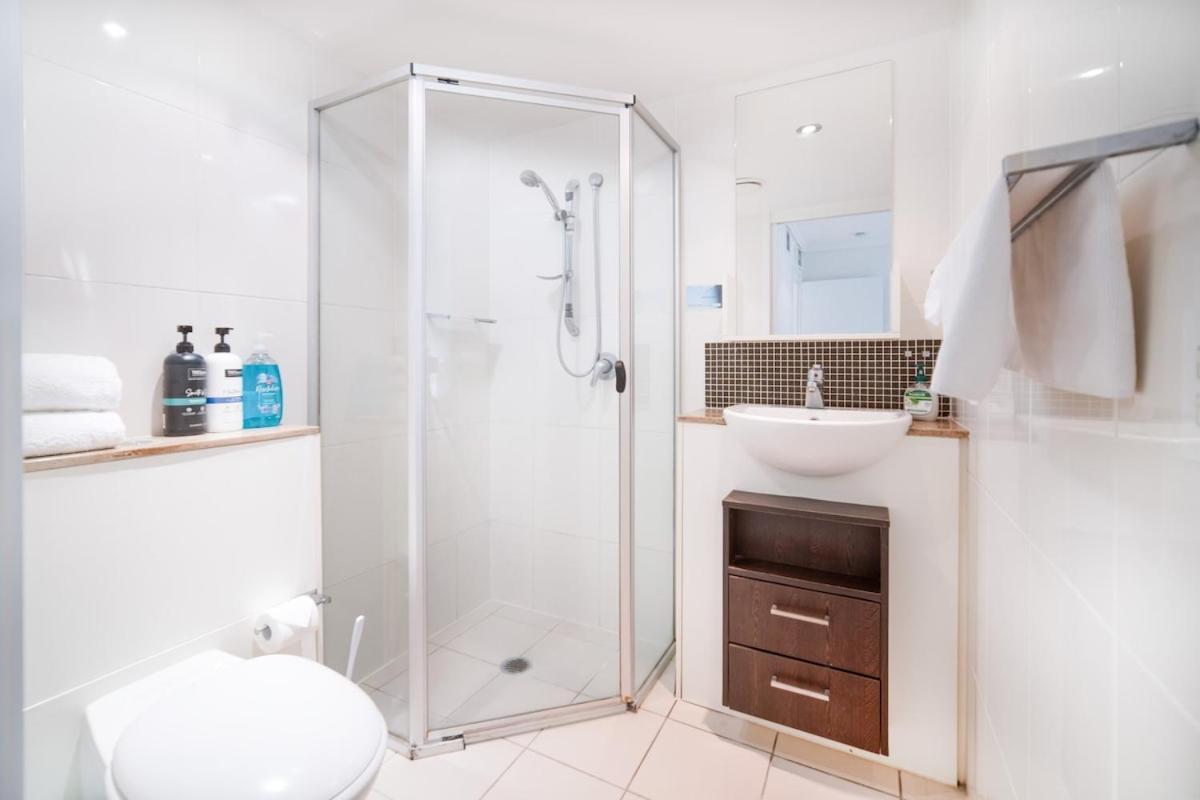 Family-friendly 2br Retreat Heart Of C35 Apartment *