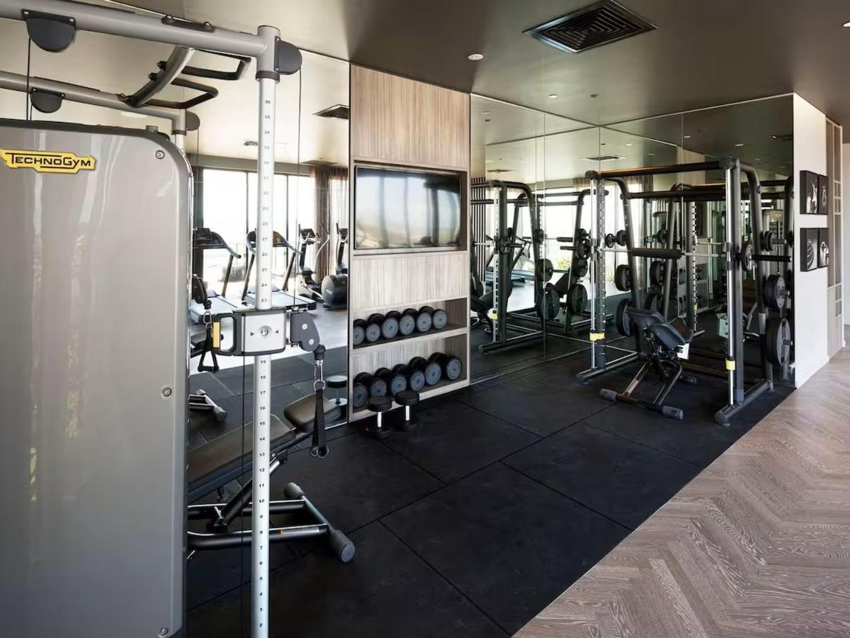 Apartment Level 10 Views 2br With Private Balcony & Parking