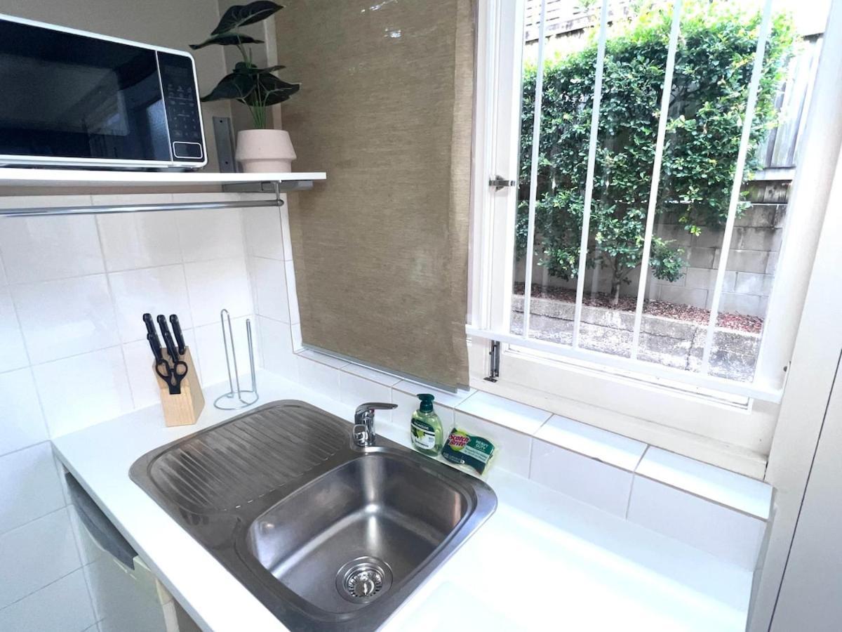 U5-traditional Qld Unit With Backyard-fresh-quiet Leafy Centre-newac Smarttv *