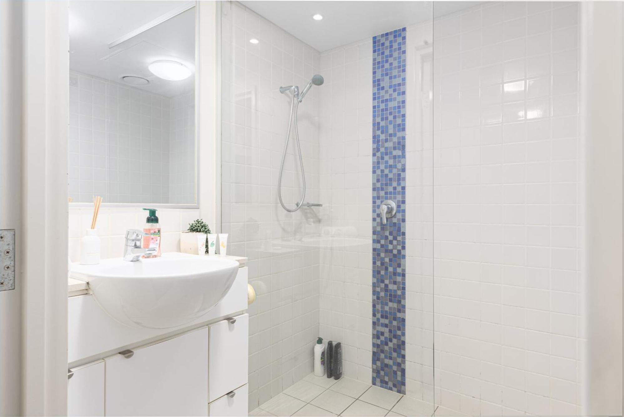 Oaks Gorgeous 2br With Pool, Parking, Gym Apartment