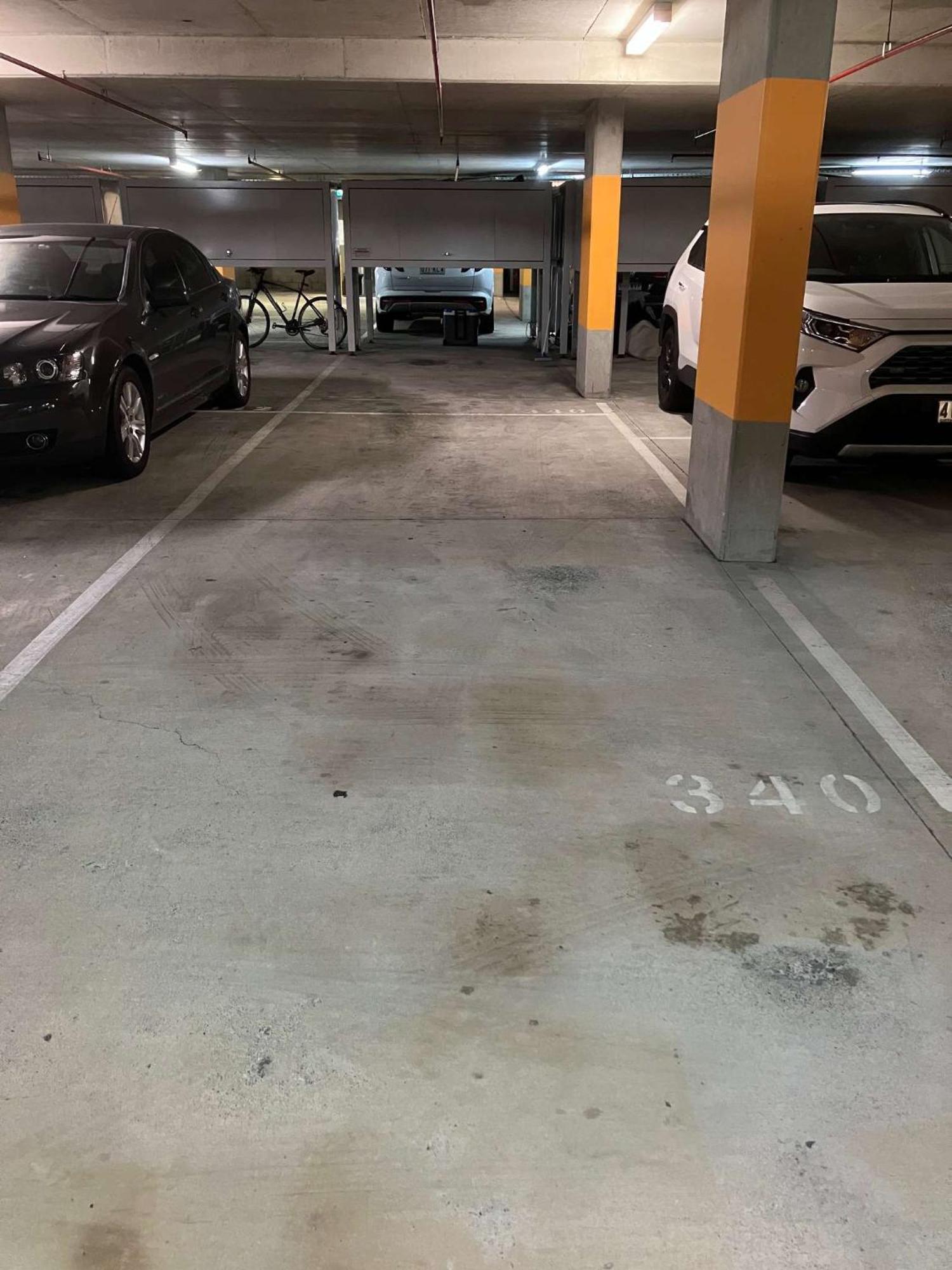 Spring Hill 2br, 2ba Retreat Sleeps 6 - Walk To Cbd With Pool, Free Parking, Balcony, Views, Fast Wi-fi & Gym Brisbane