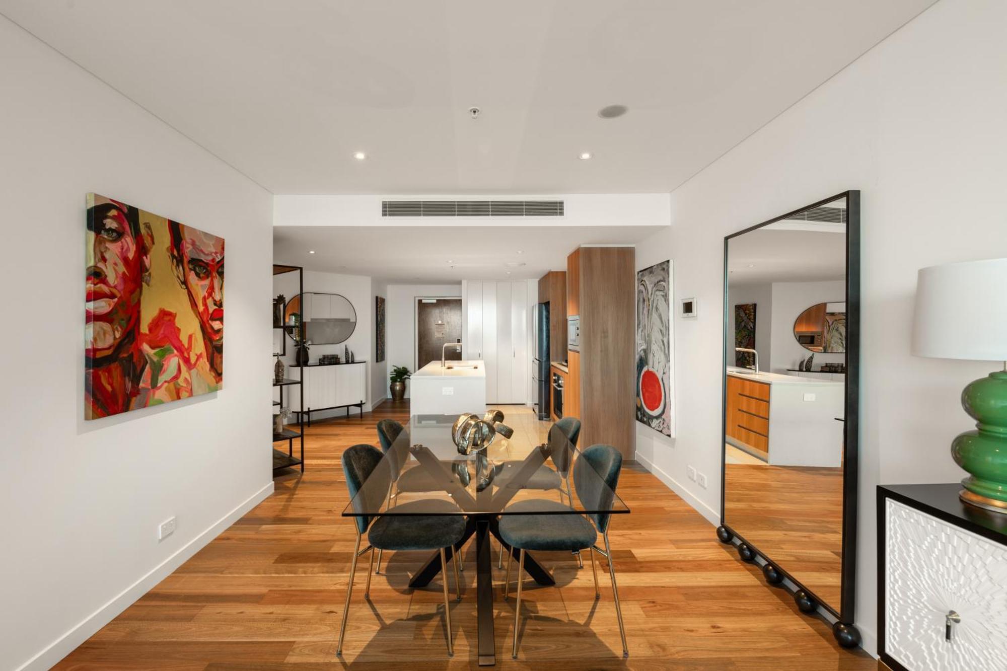 Skylight With Free Parking *