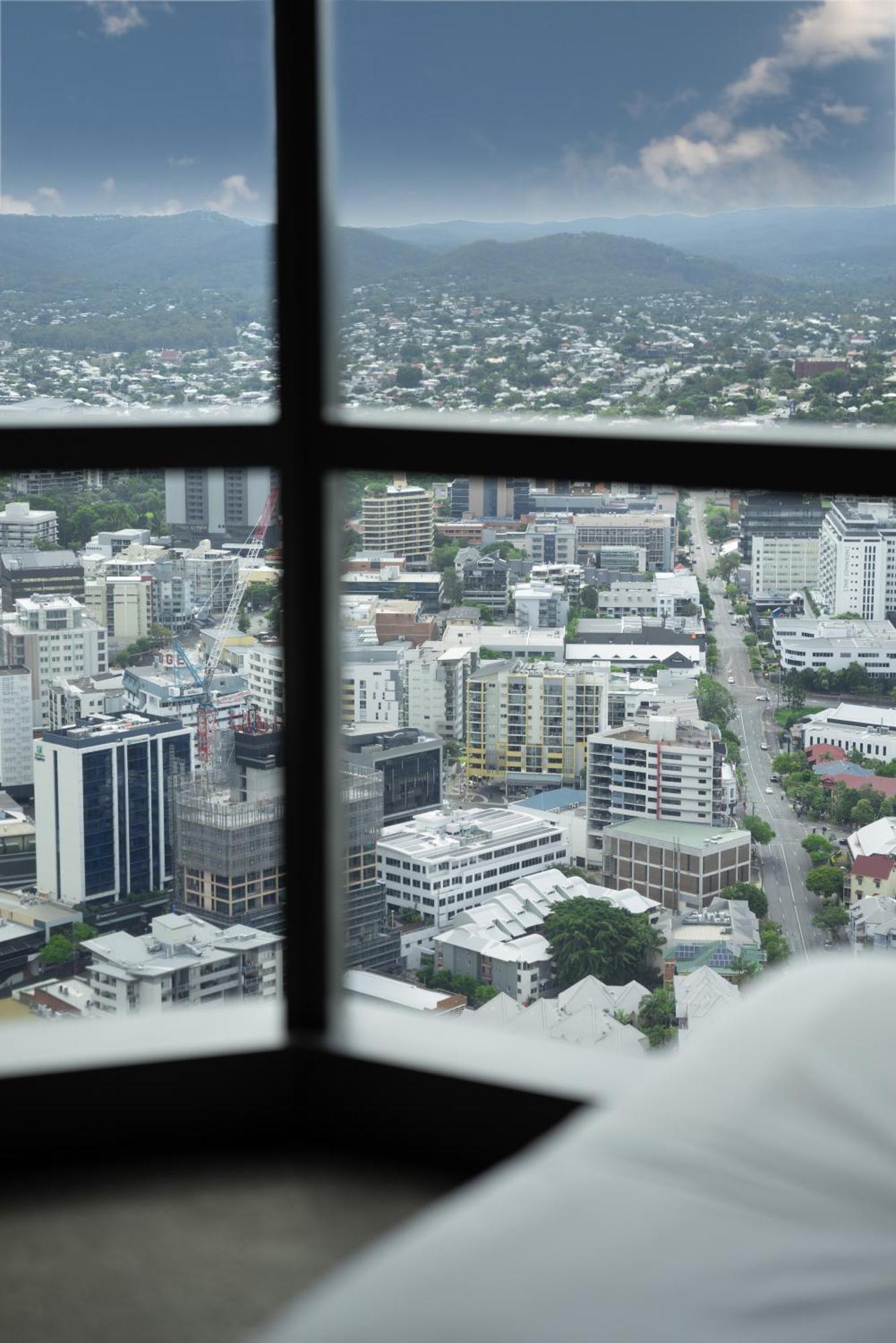 Dreamy Skyline Views-pool Sauna Gym-meriton Soleil
