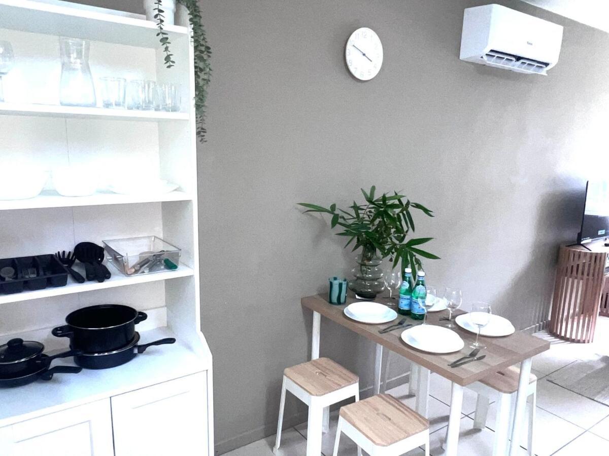 U5-traditional Qld Unit With Backyard-fresh-quiet Leafy Centre-newac Smarttv