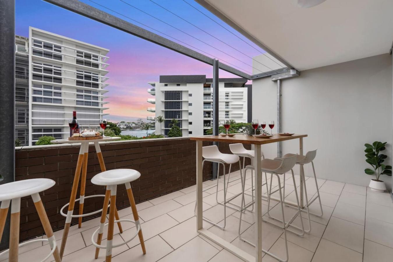 Apartment Dune Designer 2 Bedroom With River Views Parking Pool Brisbane