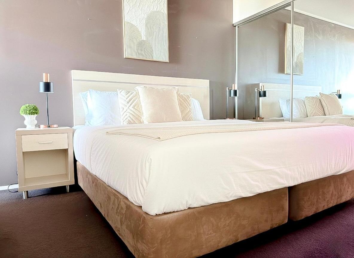 Direct Story Bridge Views - Sleeps 6 - Parking - * Brisbane
