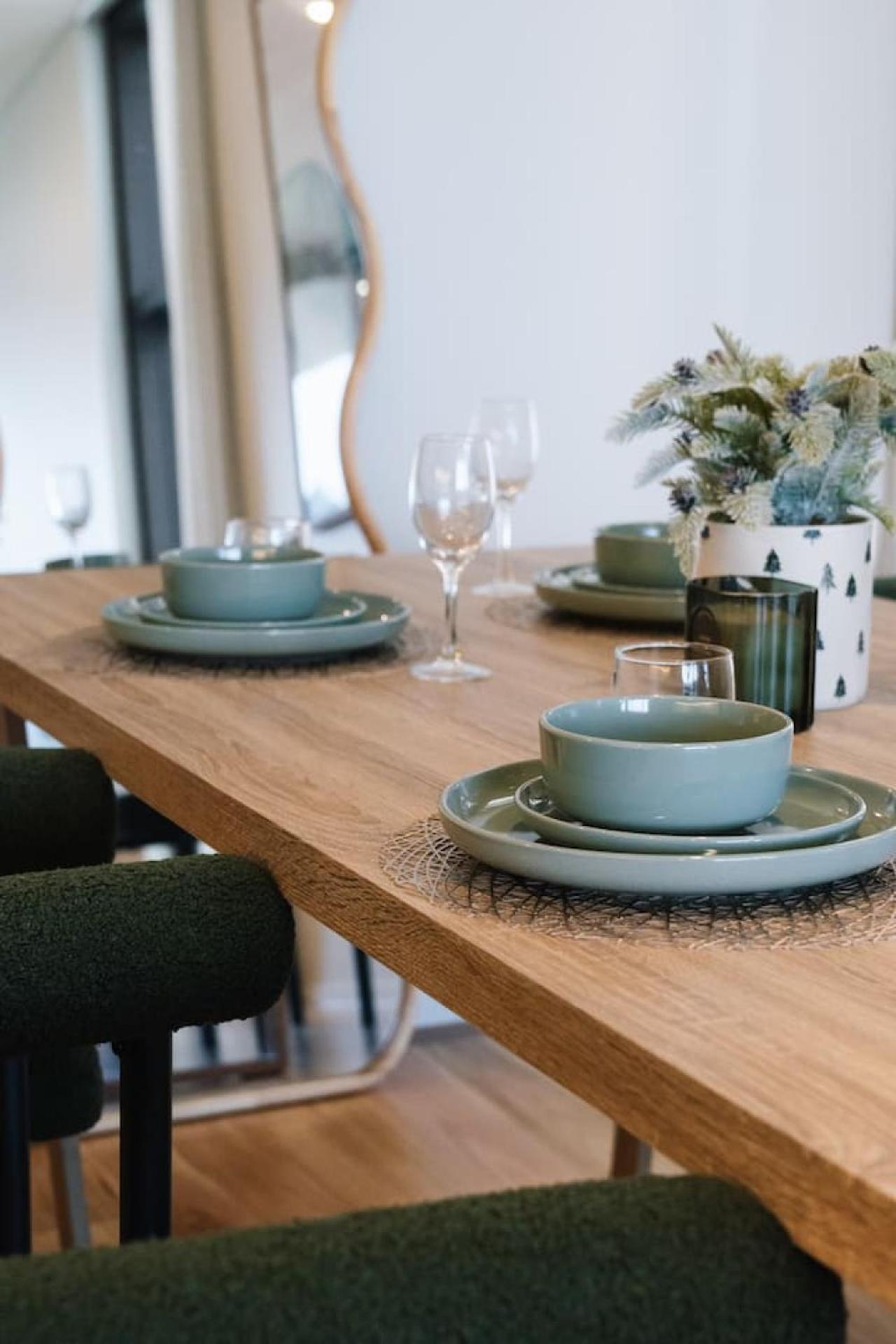 Modern 2br Retreat Heart Of Vibrant West End Apartment