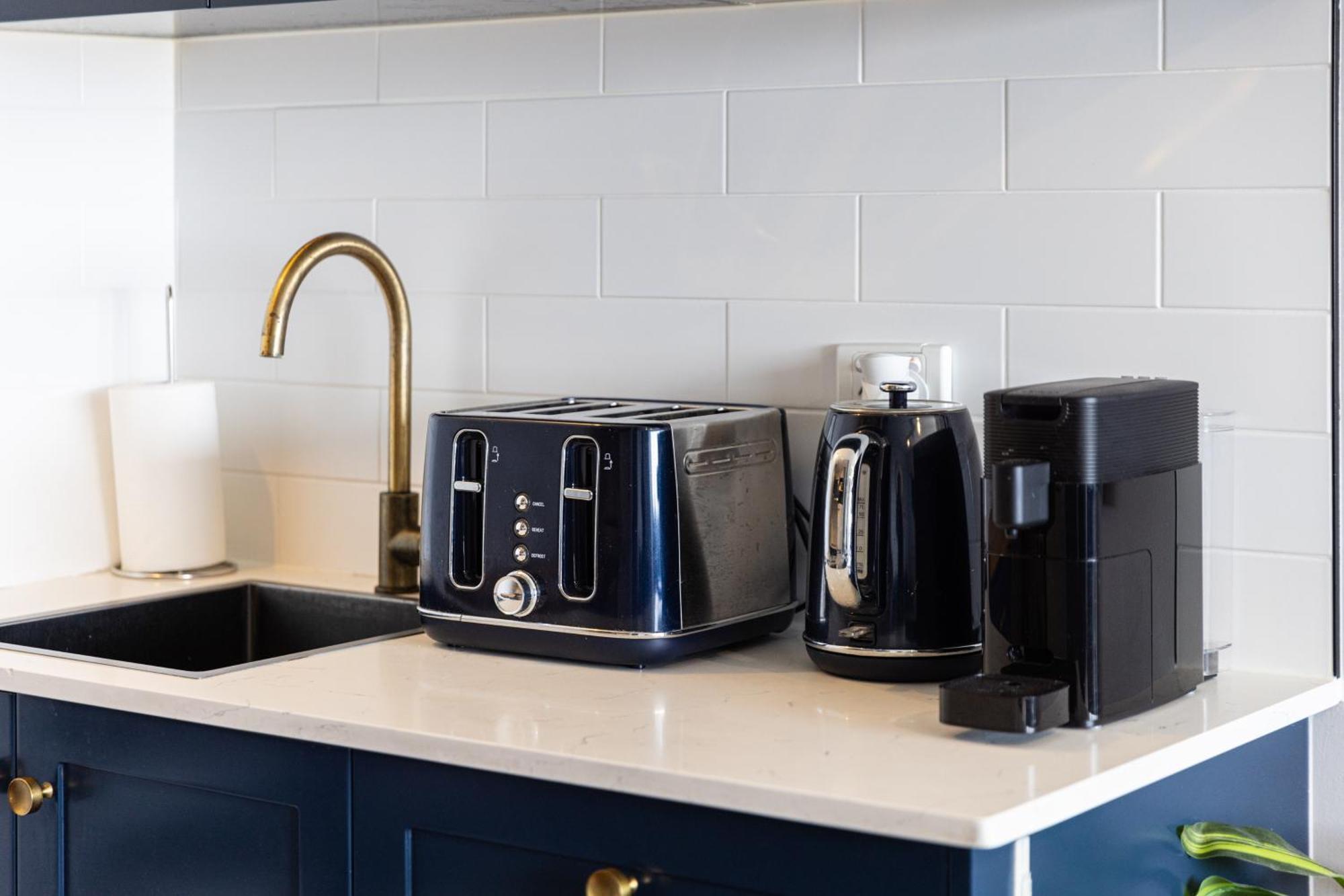 Stylish 2br Cityside With Pool, Gym And Parking *