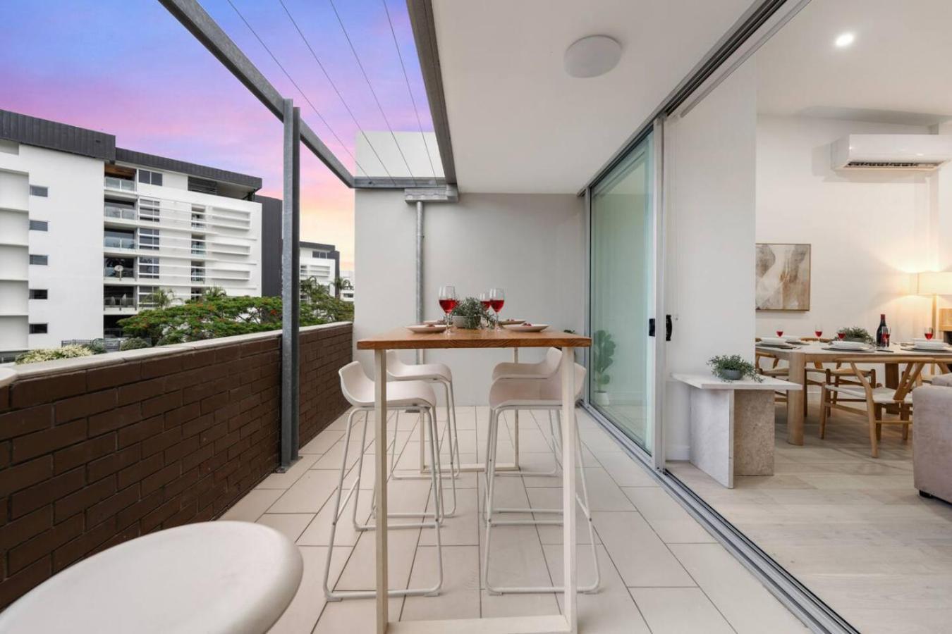 Apartment Dune Designer 2 Bedroom With River Views Parking Pool