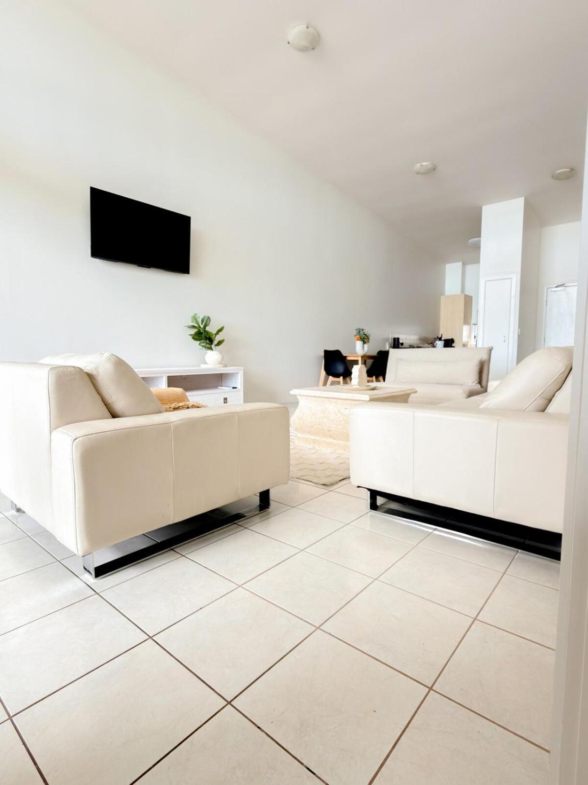 South Bank Penthouse - Streets Access - Free Parking *