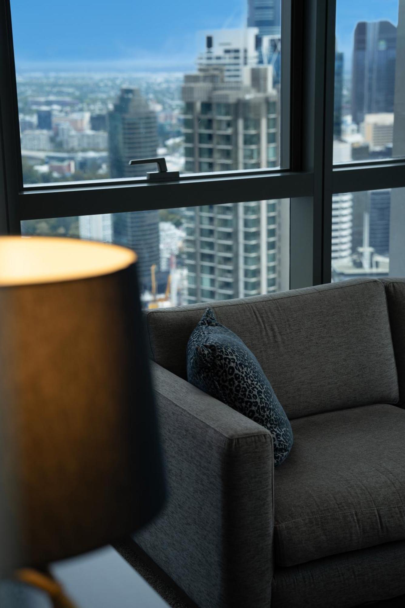 Dreamy Skyline Views-pool Sauna Gym-meriton Soleil Apartment Brisbane