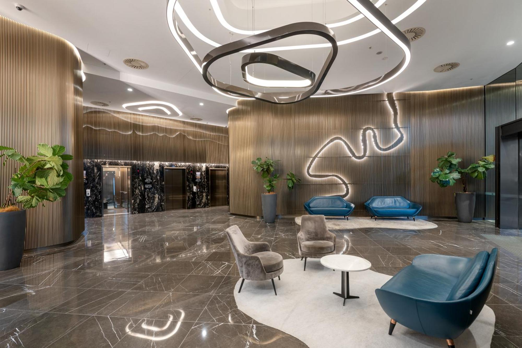 Skylight With Free Parking *