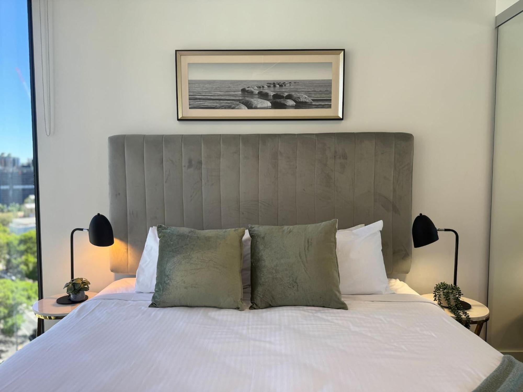 1br One Modern High-rise With Pool & Gym Access