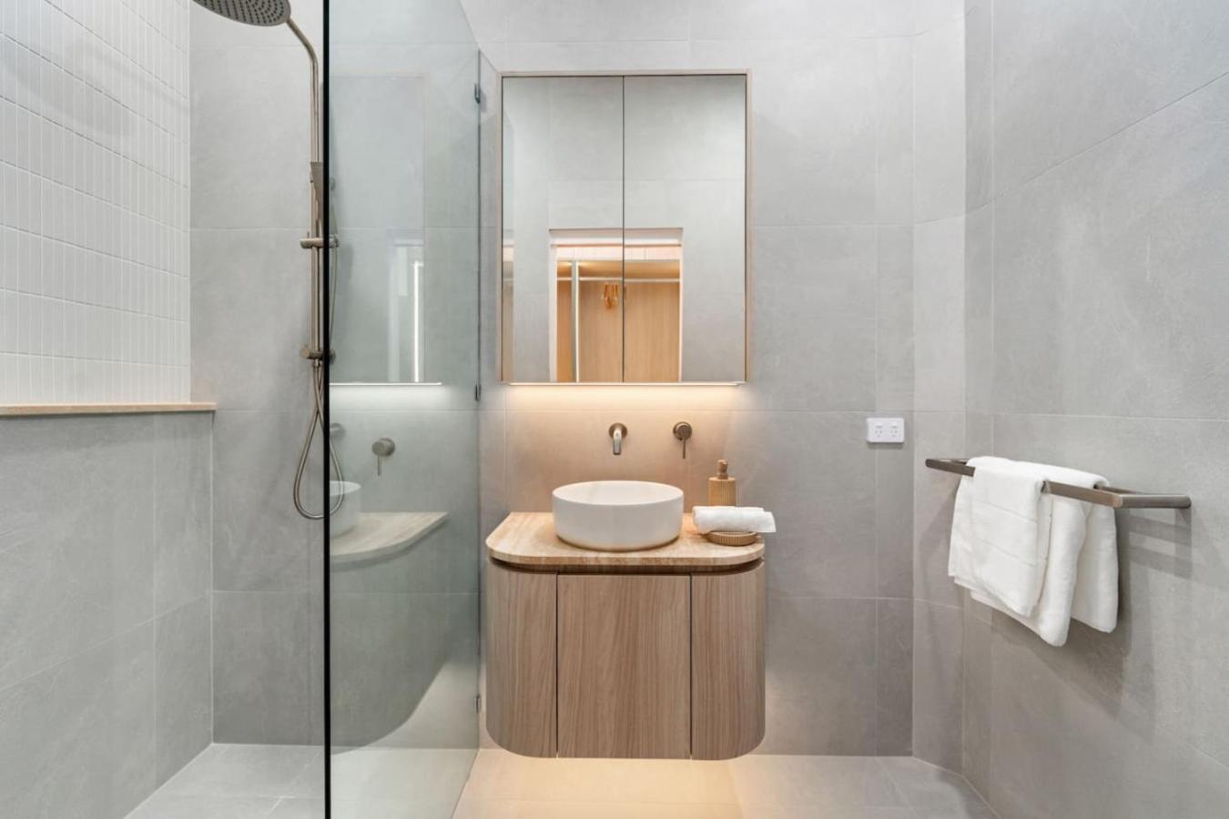 Dune Designer 2 Bedroom With River Views Parking Pool *