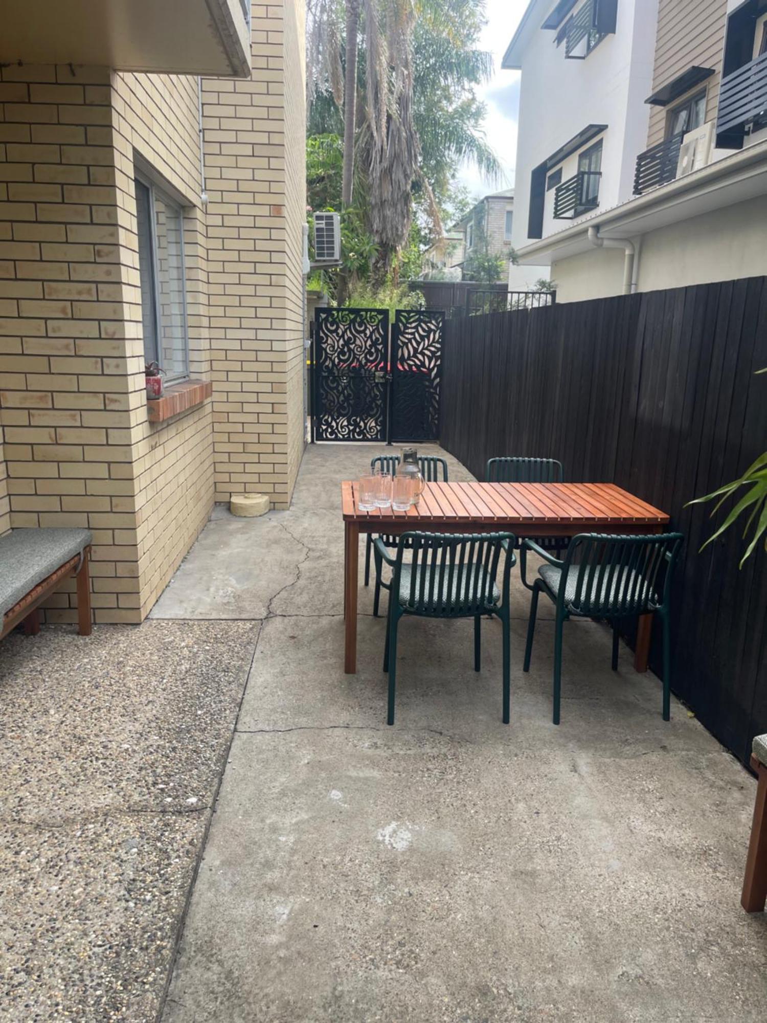 2 Bed Ground Flr Gaythorne Courtyard Apt, Parking Apartment *