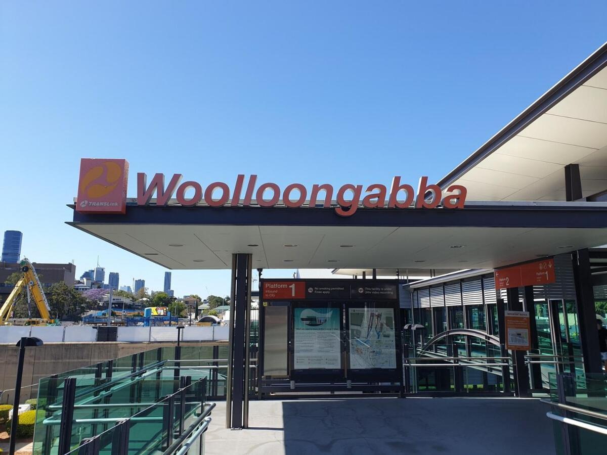 Tara's At The Gabba Apartment *