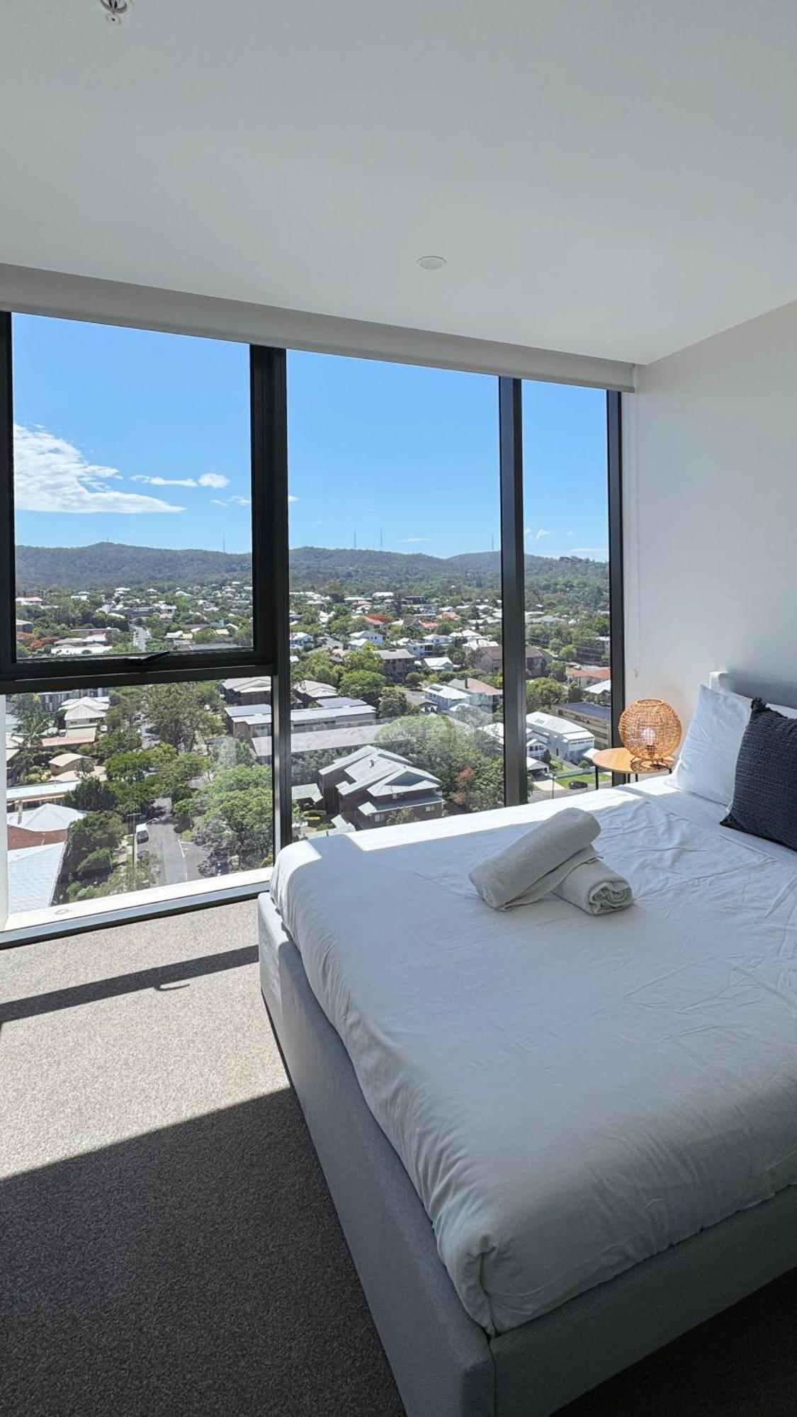 Apartment Amazing Views 2bd 2ba Homey Toowong Abode Pool M29