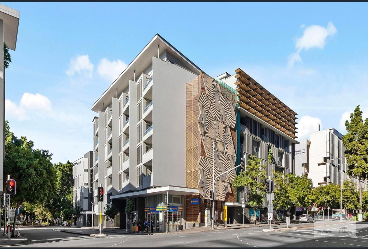 South Bank Penthouse - Streets Access - Free Parking Apartment Brisbane