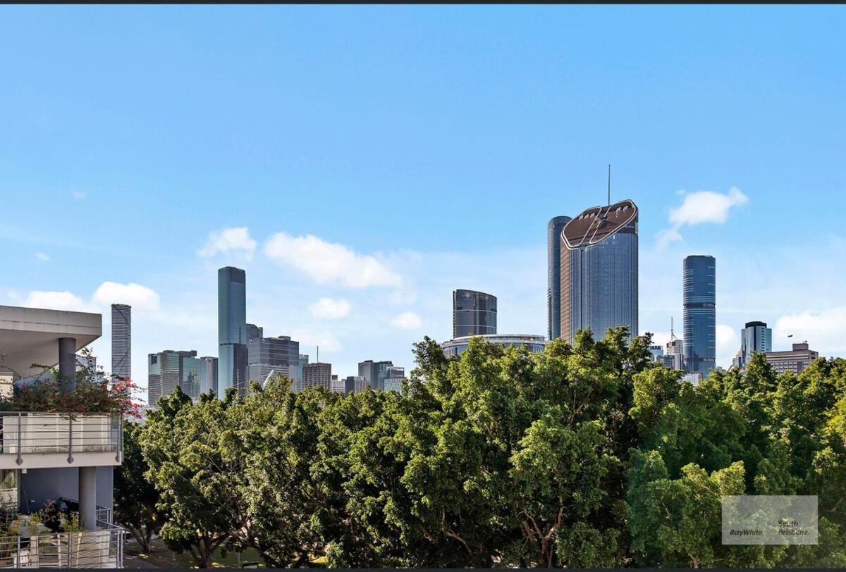 South Bank Penthouse - Streets Access - Free Parking