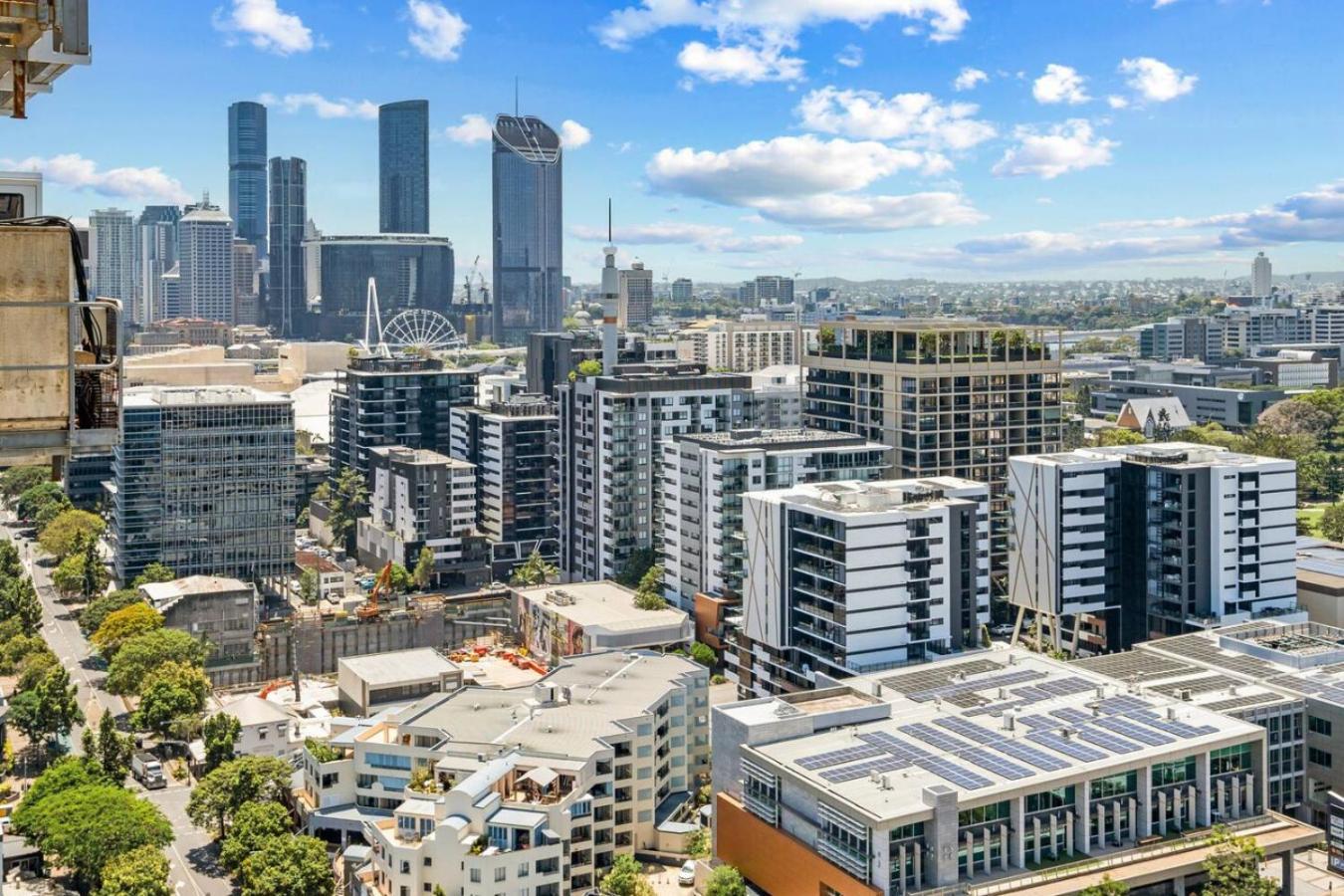 Modern 2br Retreat Heart Of Vibrant West End *