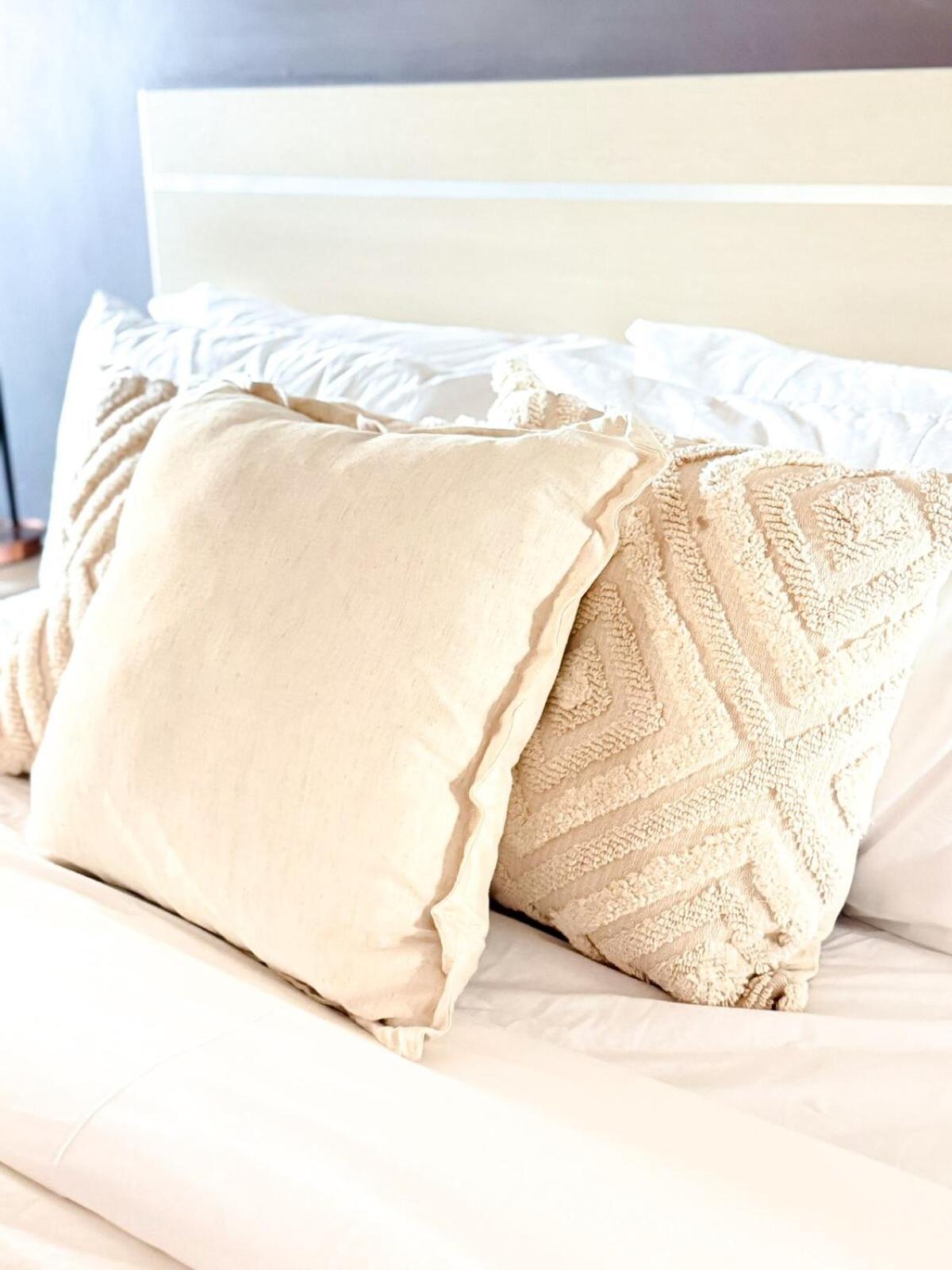 Direct Story Bridge Views - Sleeps 6 - Parking - Apartment