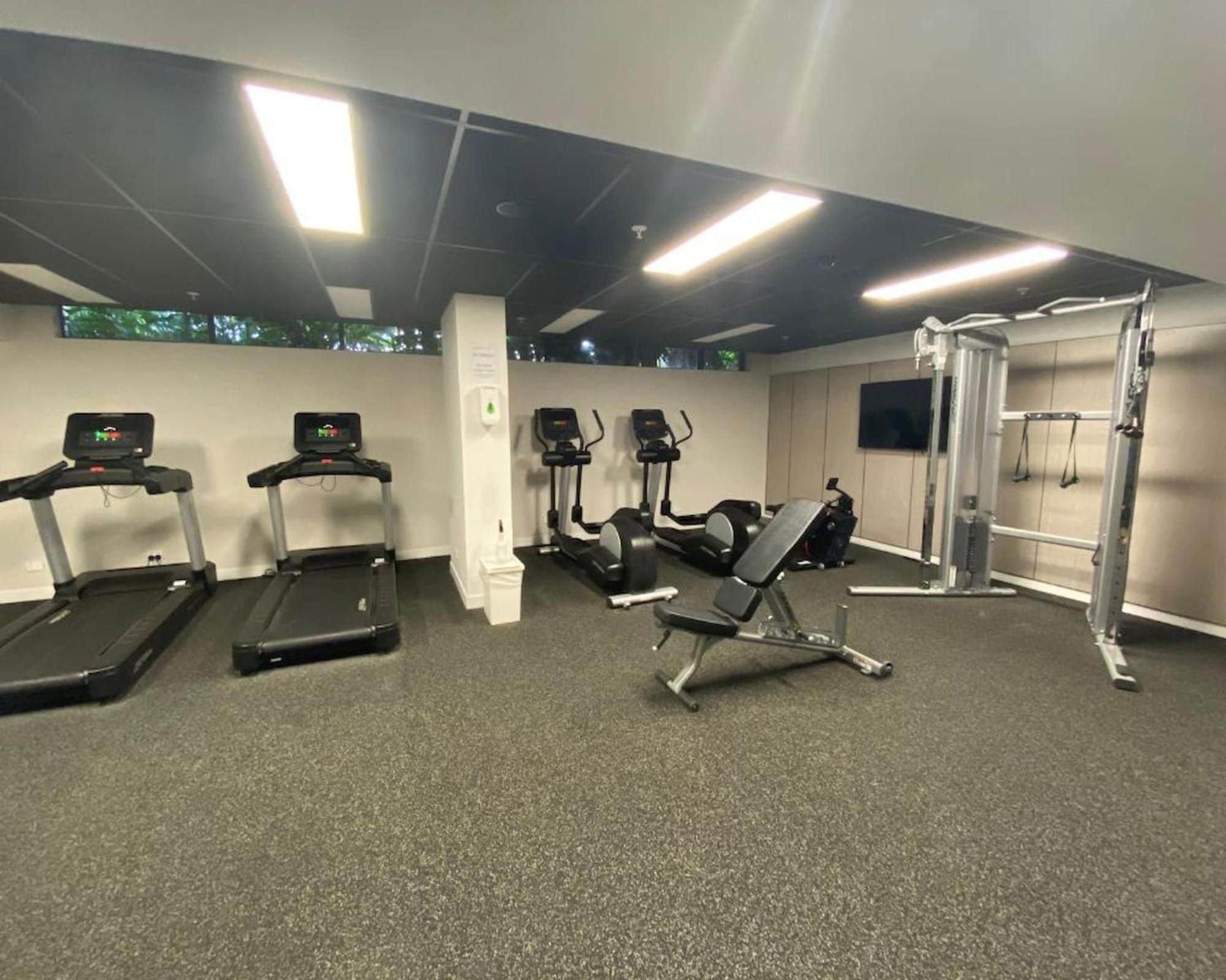 1br One Modern High-rise With Pool & Gym Access Apartment Brisbane