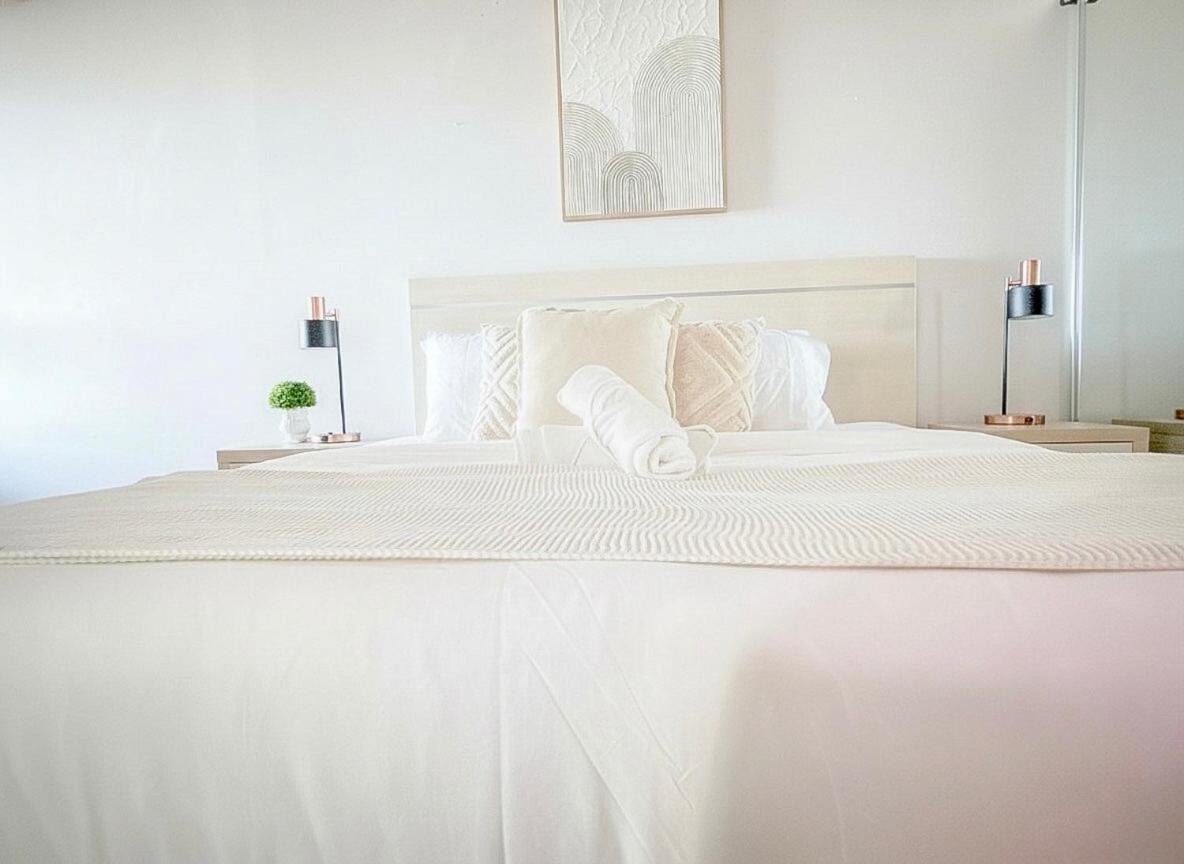 Apartment Direct Story Bridge Views - Sleeps 6 - Parking - *