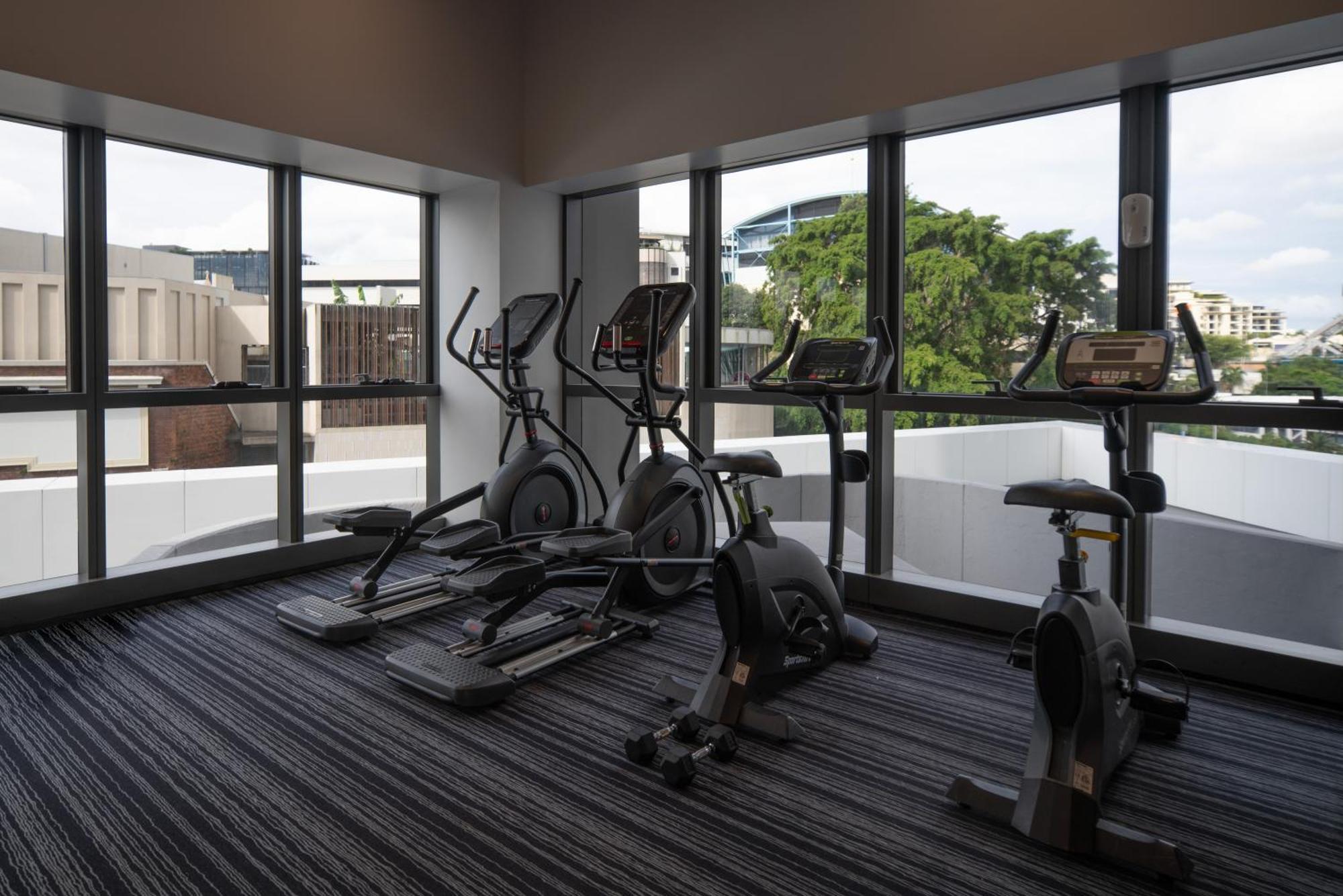 Apartment Dreamy Skyline Views-pool Sauna Gym-meriton Soleil