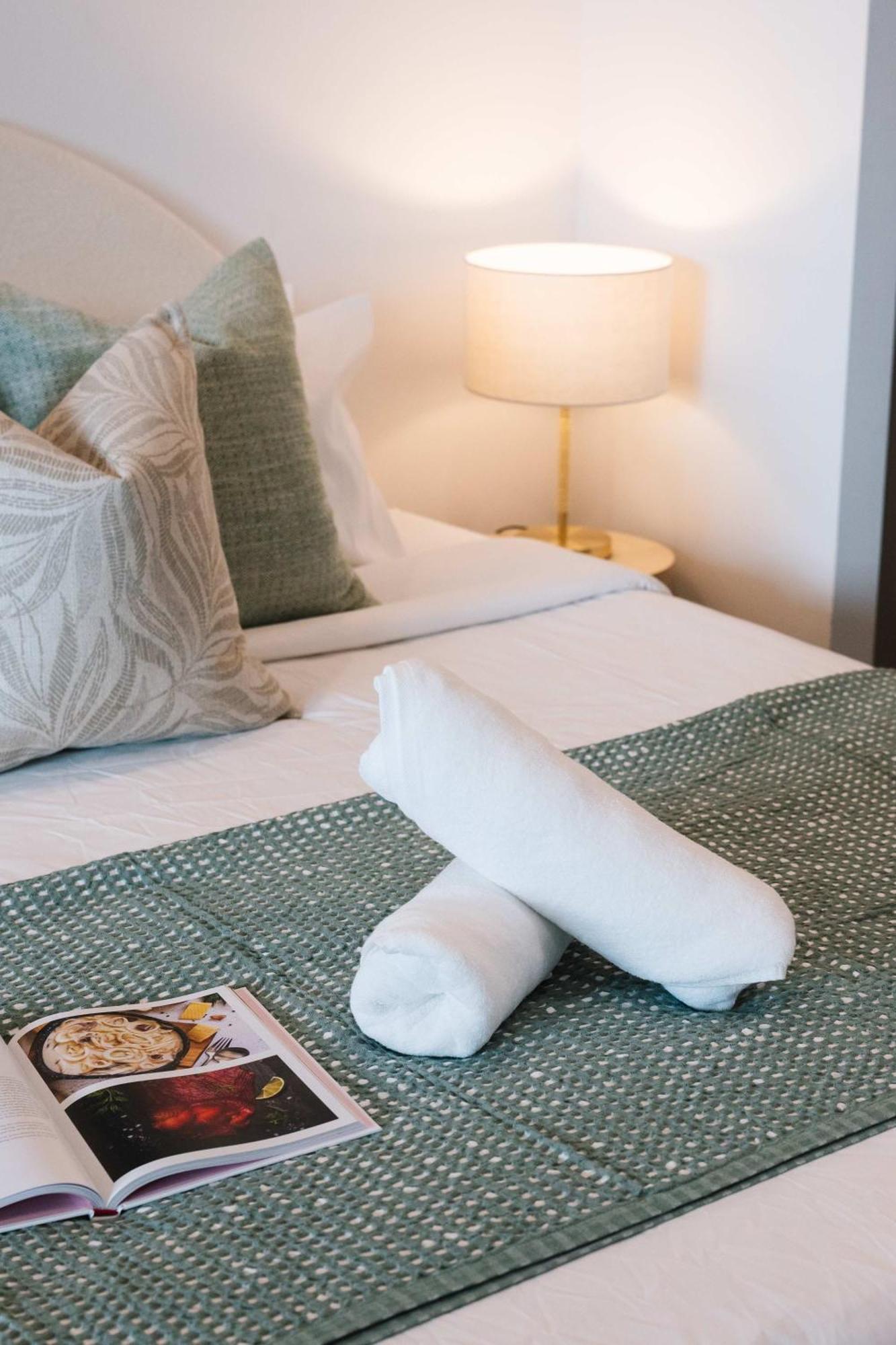 High Rise 2br In Cbd Apartment *