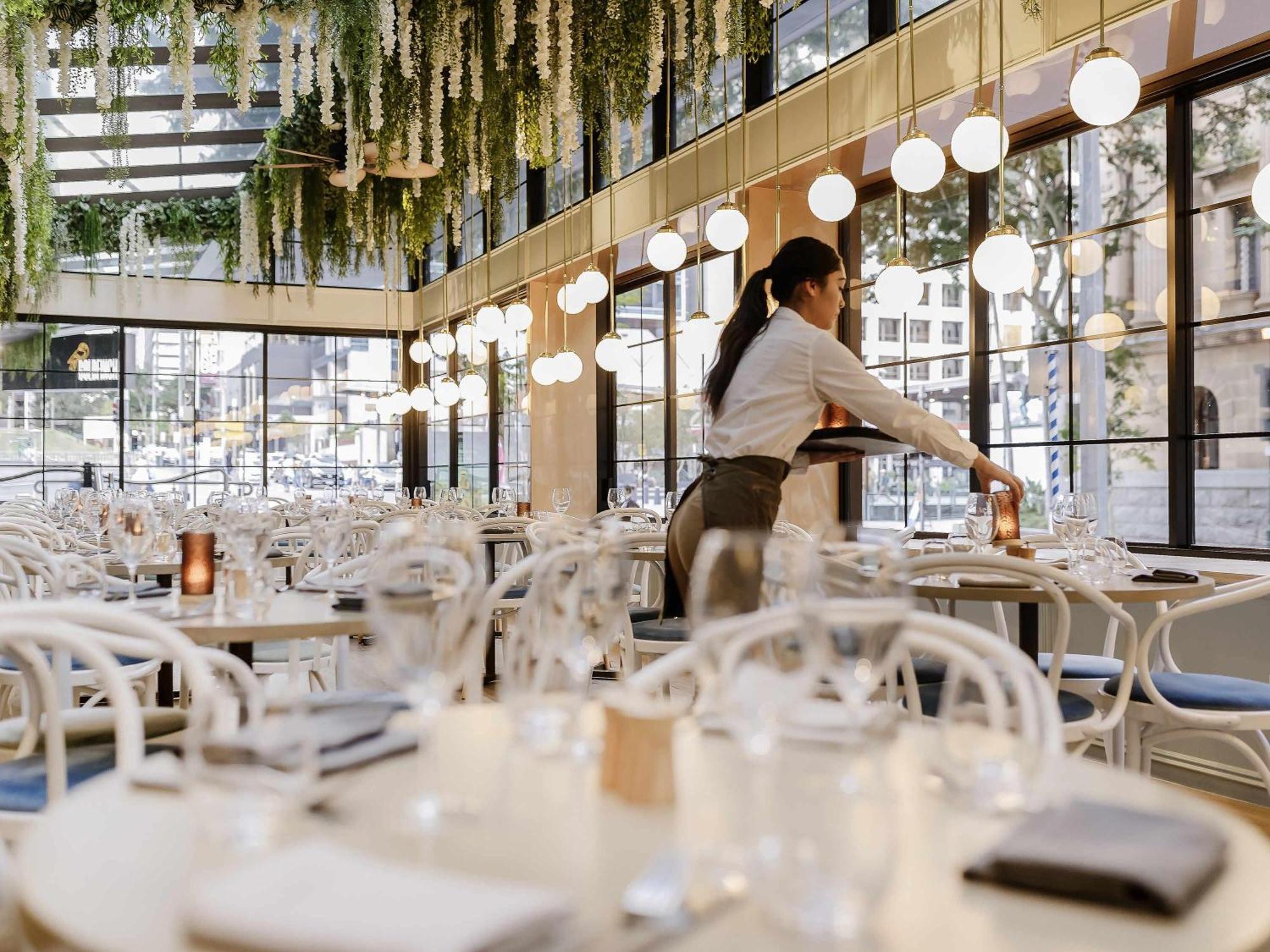 Mercure King George Square Hotel 4*