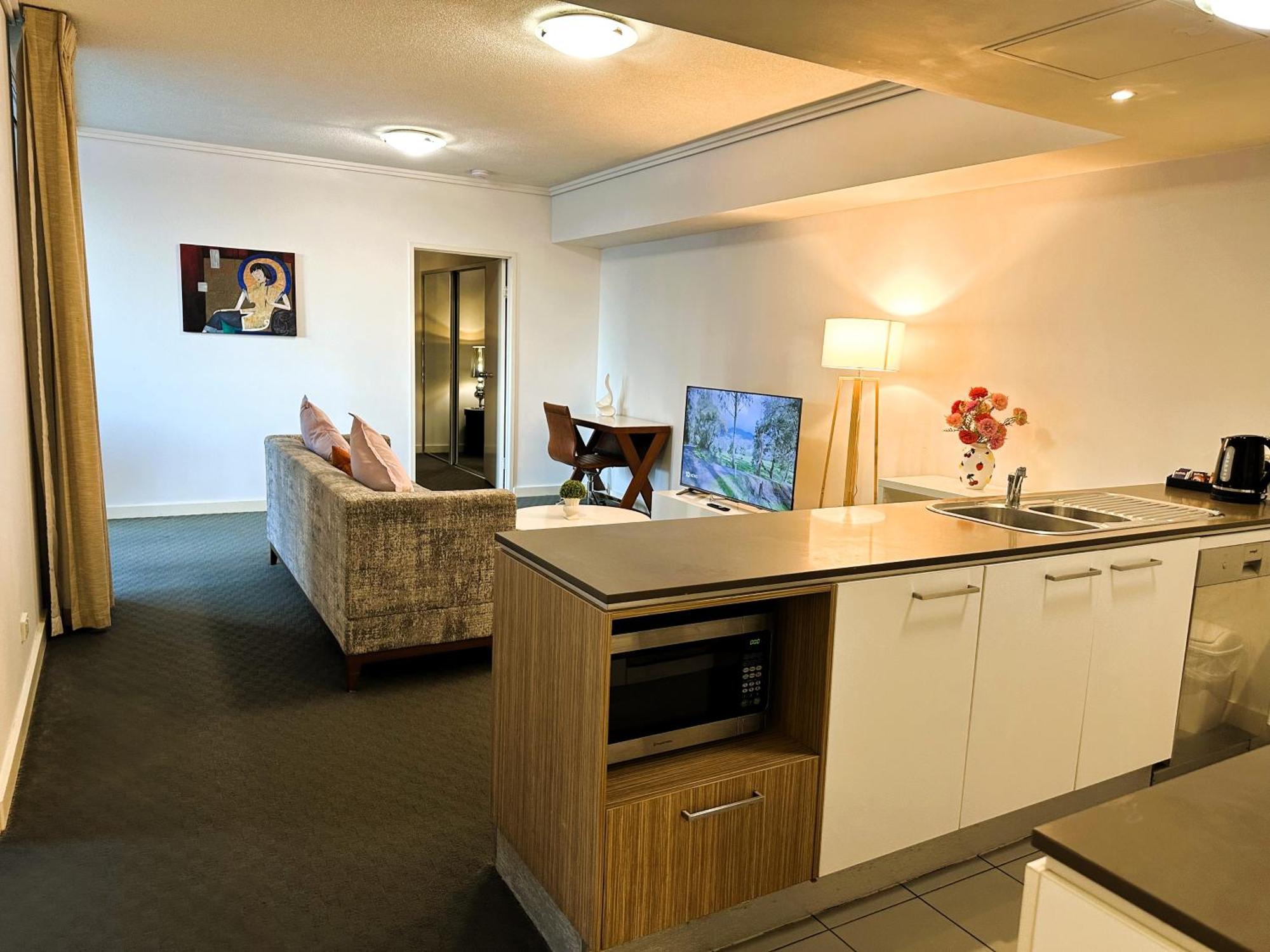 Modern Cbd 2 Bedroom With Free Parking