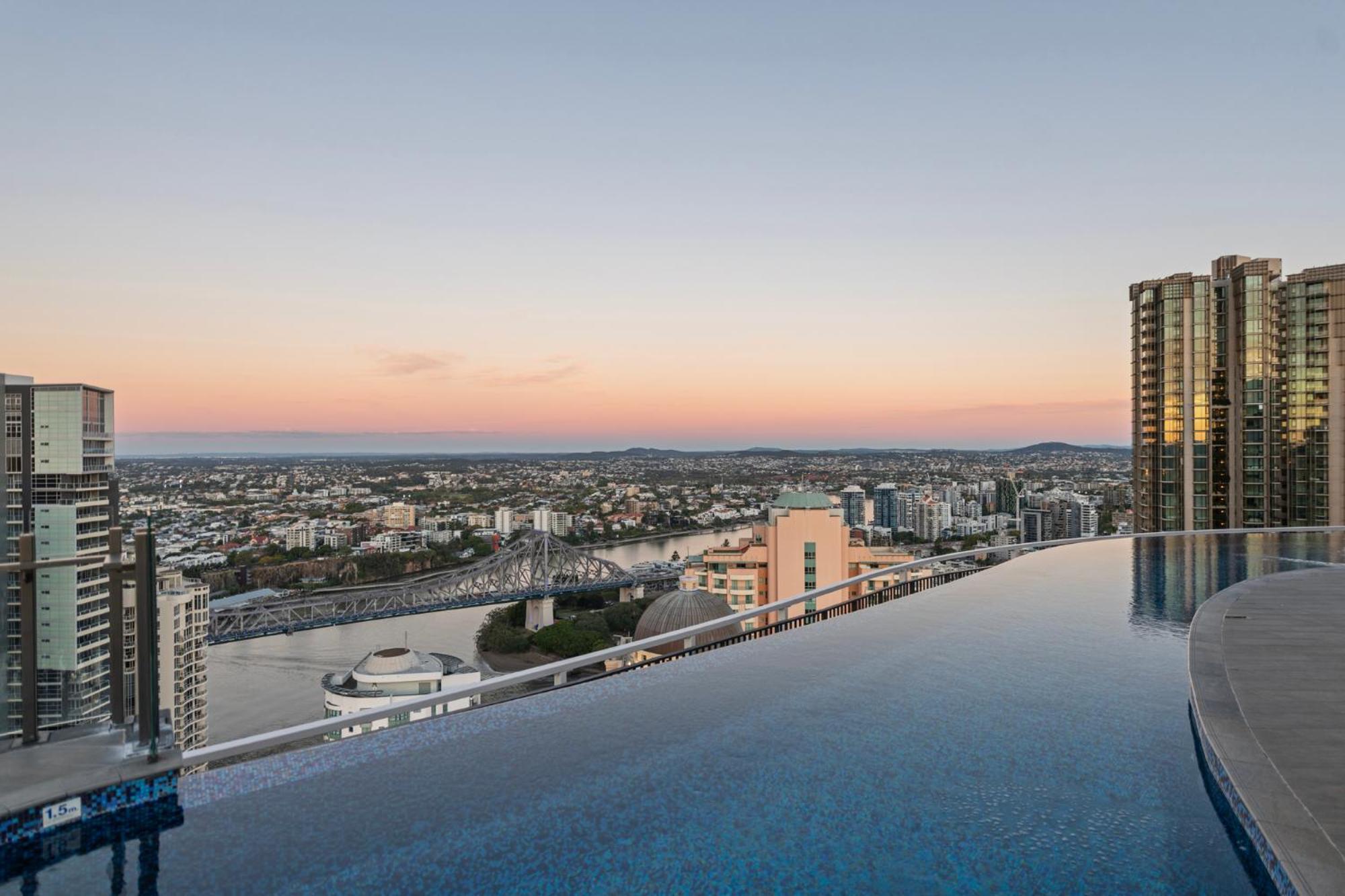 Apartment Spire Residences