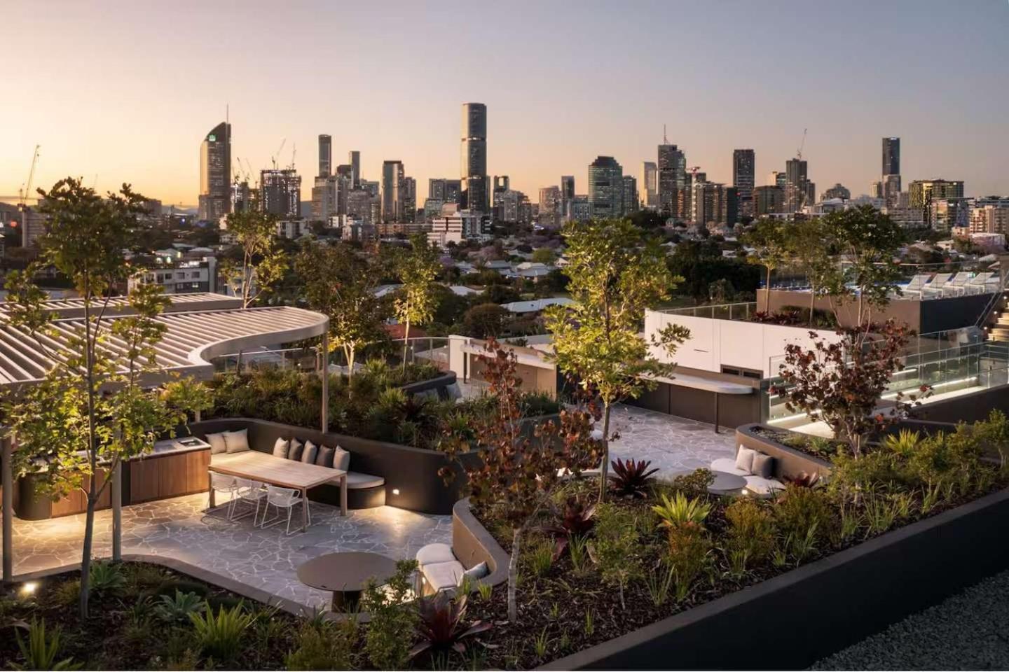 Sinclair - Free Secure Parking *