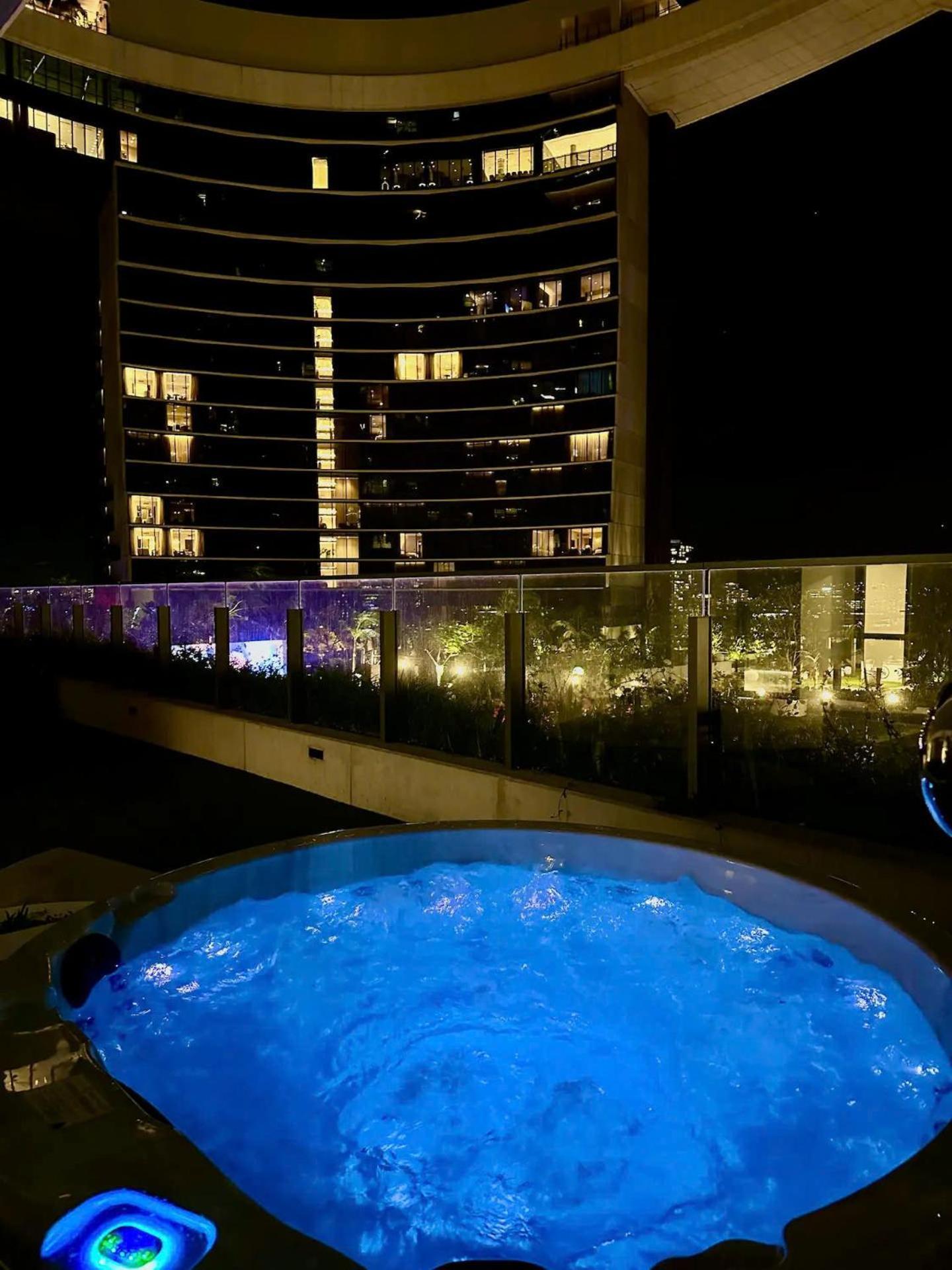 Apartment Luxury Riverfront Level 38 Queen's Wharf Tower Brisbane