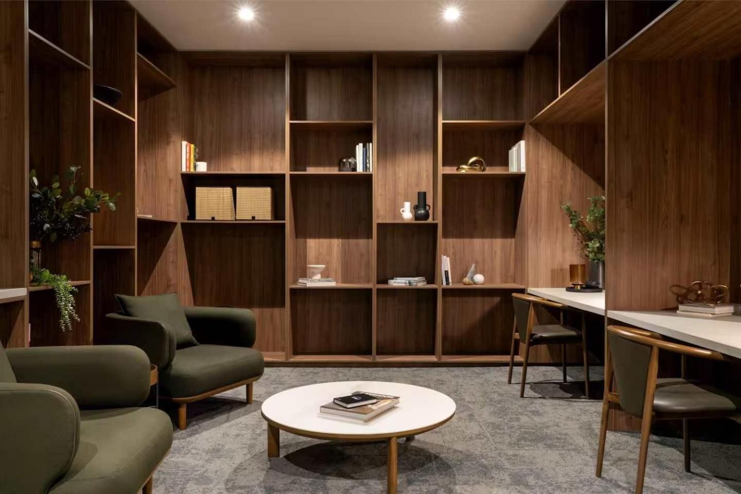 Sinclair - Free Secure Parking *