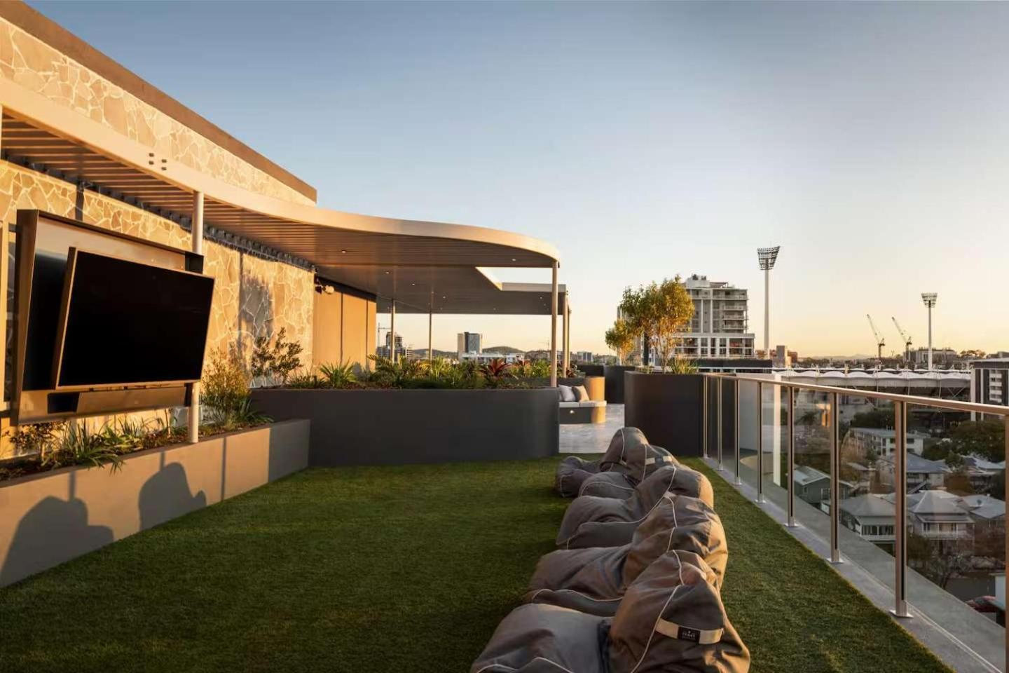 Sinclair - Free Secure Parking