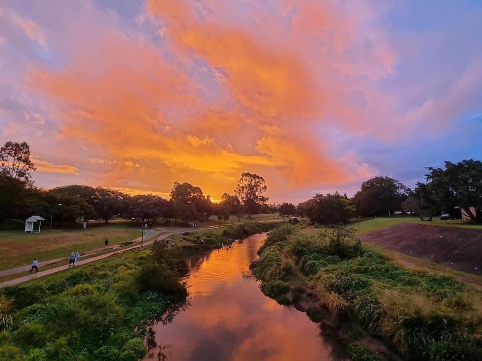 Nicole - Private & Bathroom - 6kms From