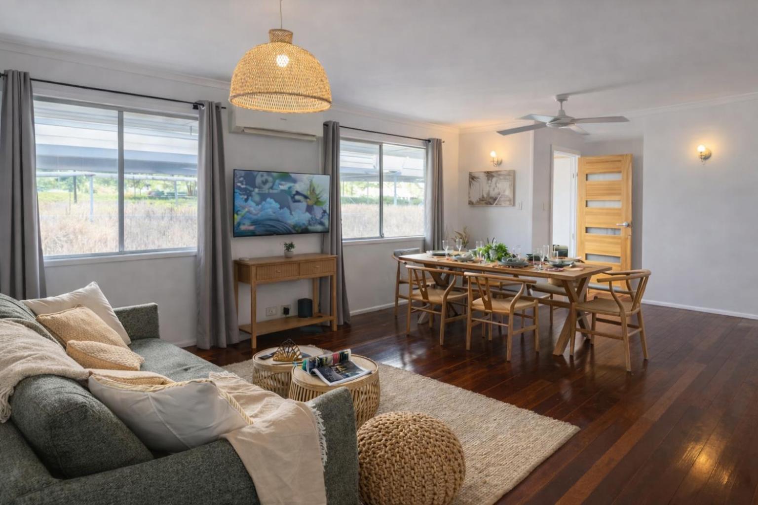Holiday home 2br Chic Urban Escape In Norman Park Near Bne With Parking *
