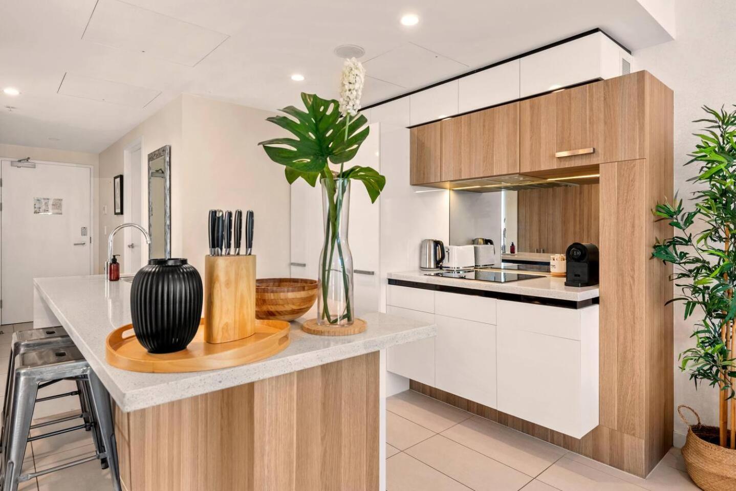 Apartment Alex Perry | 2br Escape + Pool, Gym & Free Parking *