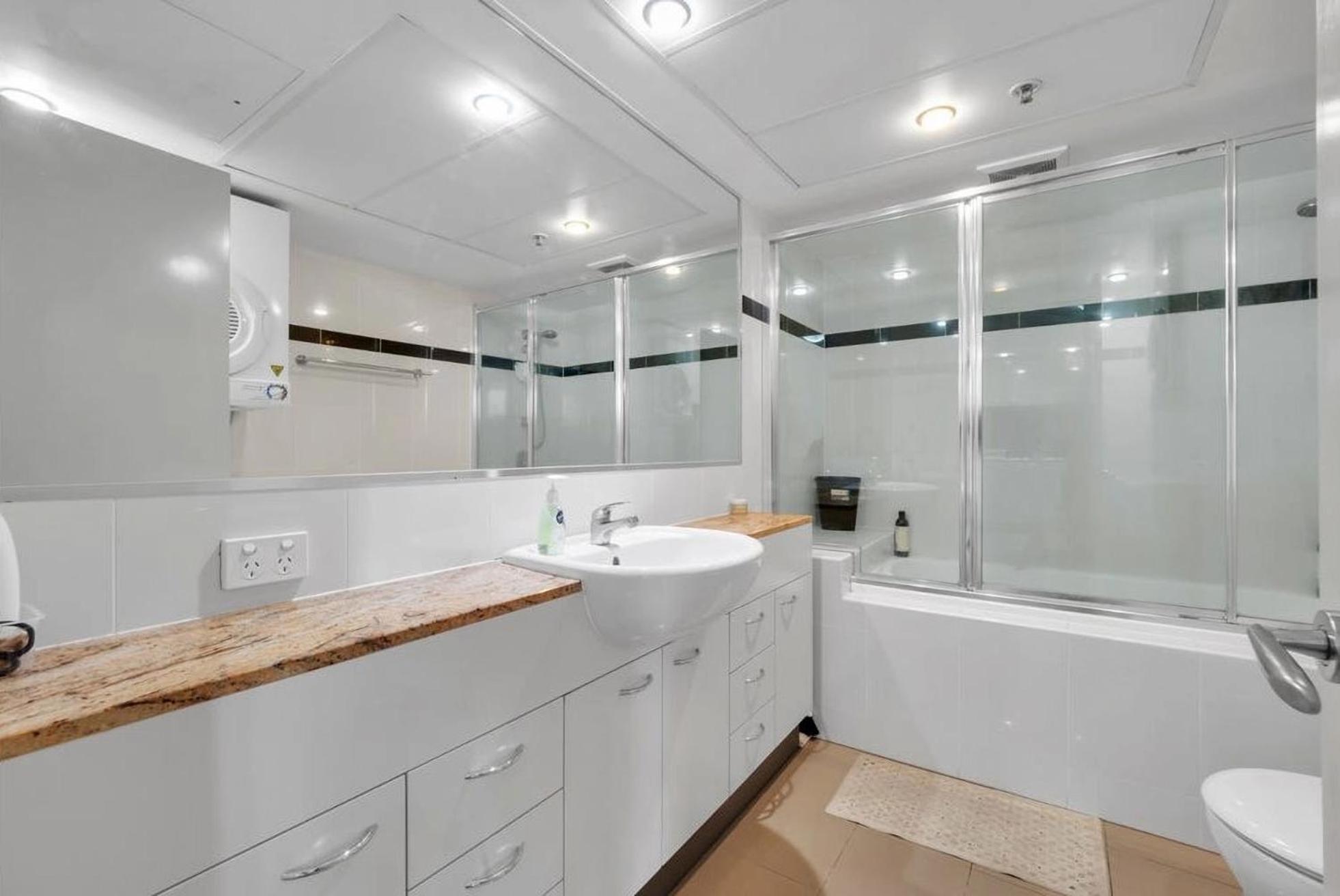 Apartment Sleeps 4 People - Centre - 100m To New Casino