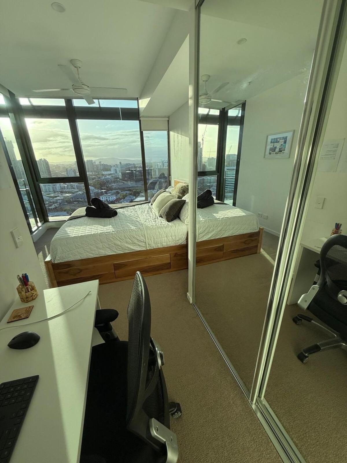 Penthouse-top Floor With Pool & Views Apartment