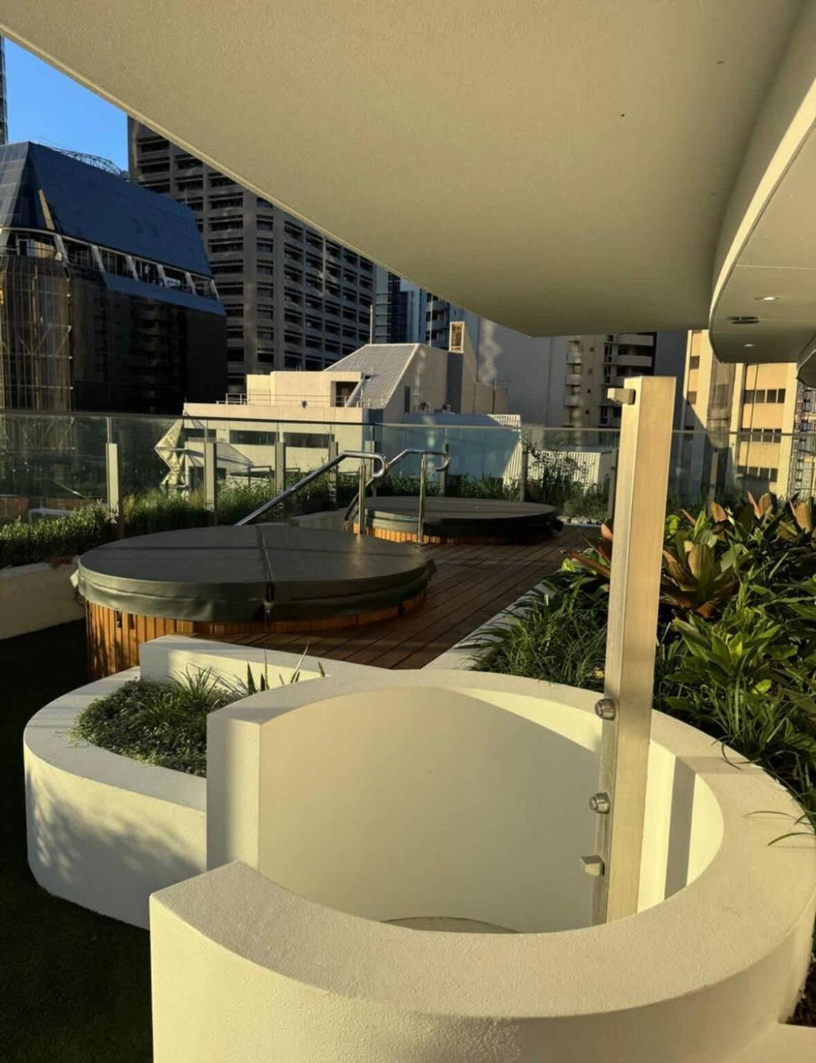 Lavish 3 Bedroom In Queens Wharf With Car Park Apartment *