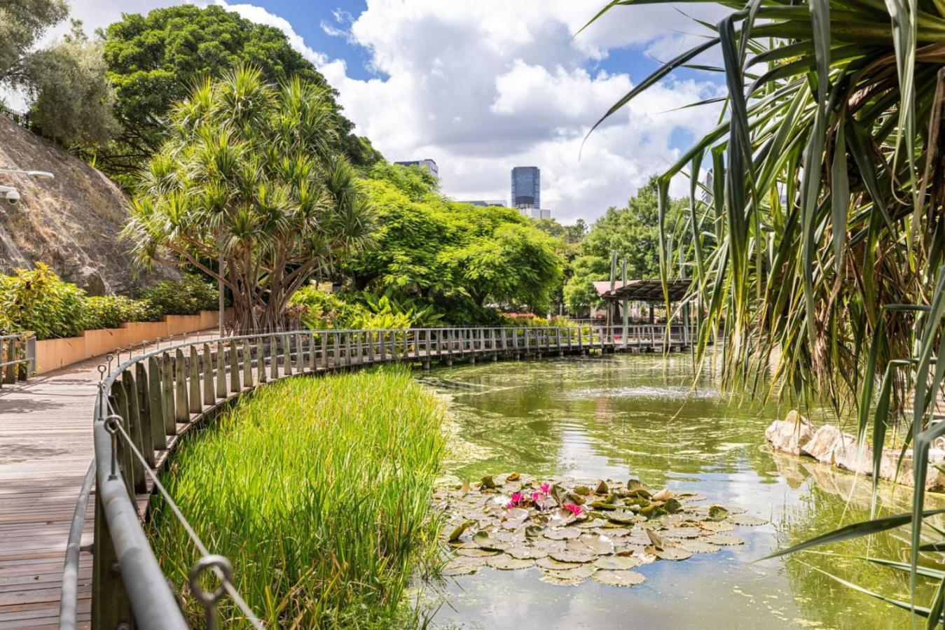 Apartment Parkland View At Roma Street Brisbane