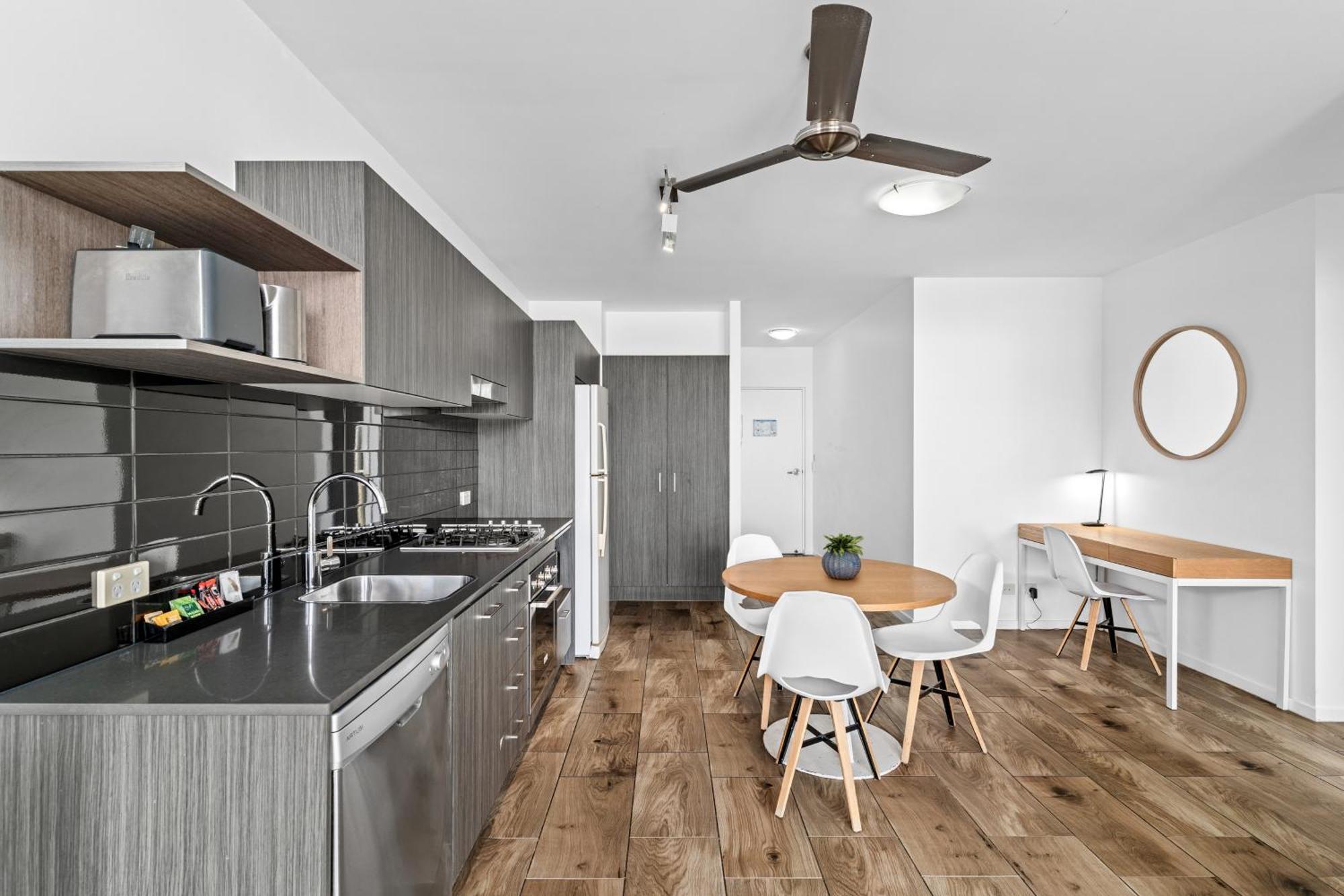 Aparthotel Direct Collective - Pavilion And Governor On Brookes 4*
