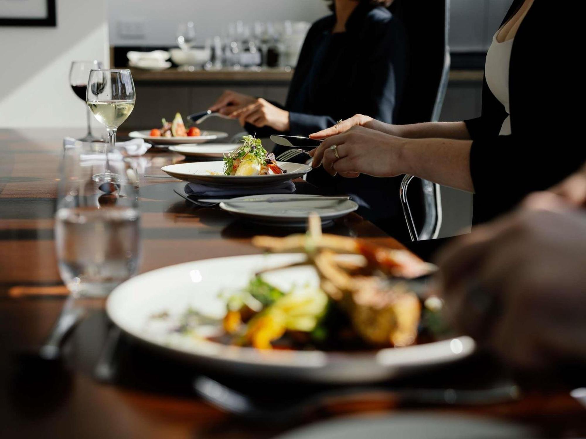 Pullman Airport Hotel 5*